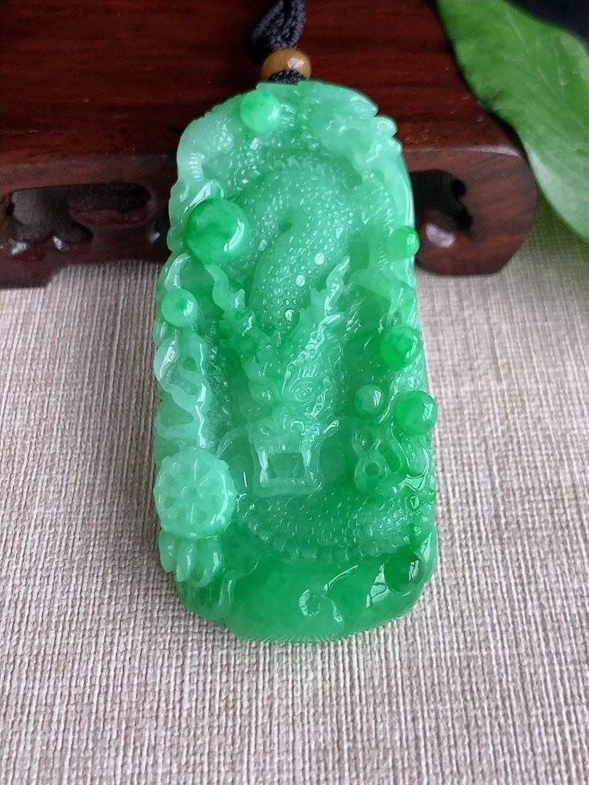 缅甸a货翡翠ddj老坑冰种满绿龙牌吊坠 整体71×33.2×11mm 58.44