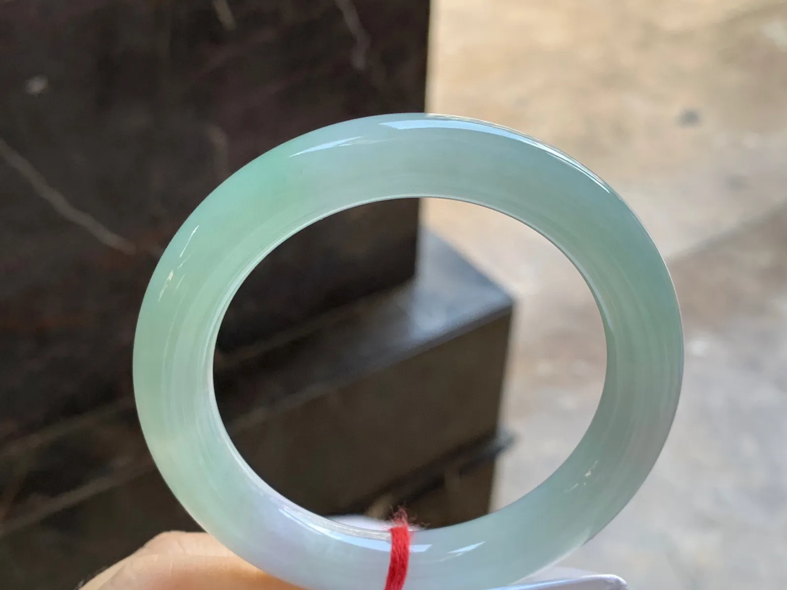 晴水圆条手镯
尺寸：56-10.8mm
水润十足～小清新 上手好看