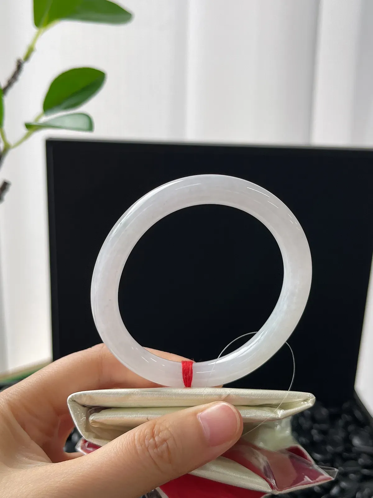 贵妃镯56圈口，翡翠白月光手镯