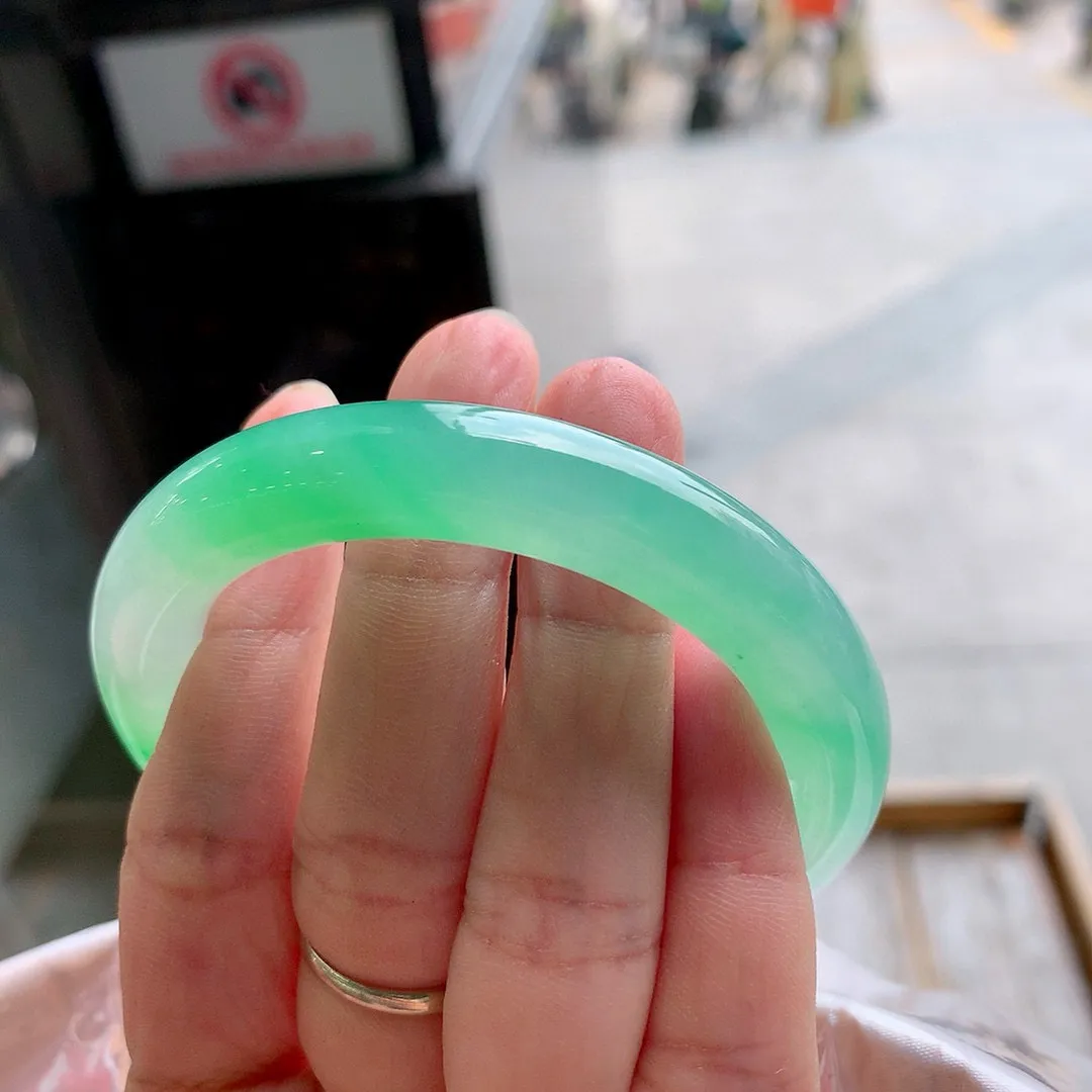 圆条高冰阳绿 无瑕 尺寸:53.6/10 种色俱佳