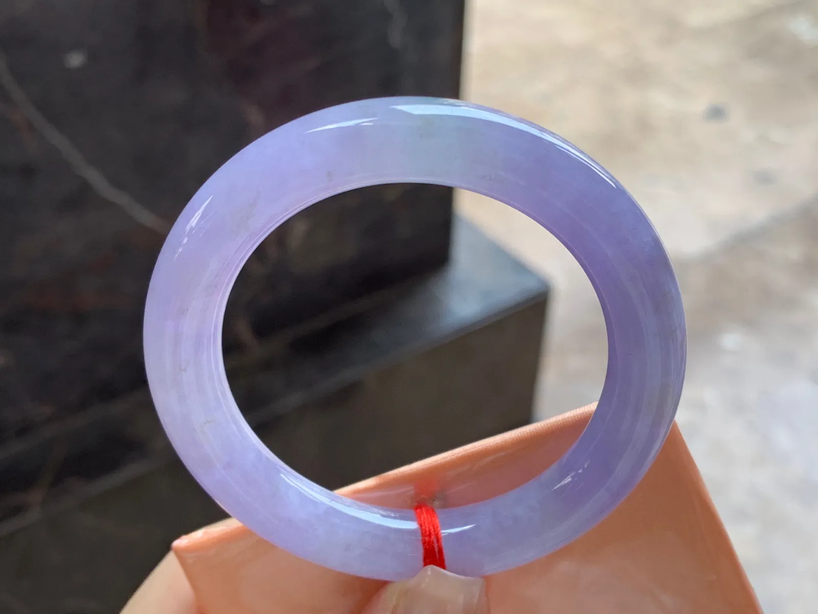 紫罗兰圆条手镯
尺寸：51.5-10mm
颜色浓郁～上手好看 晶体略粗需要包容