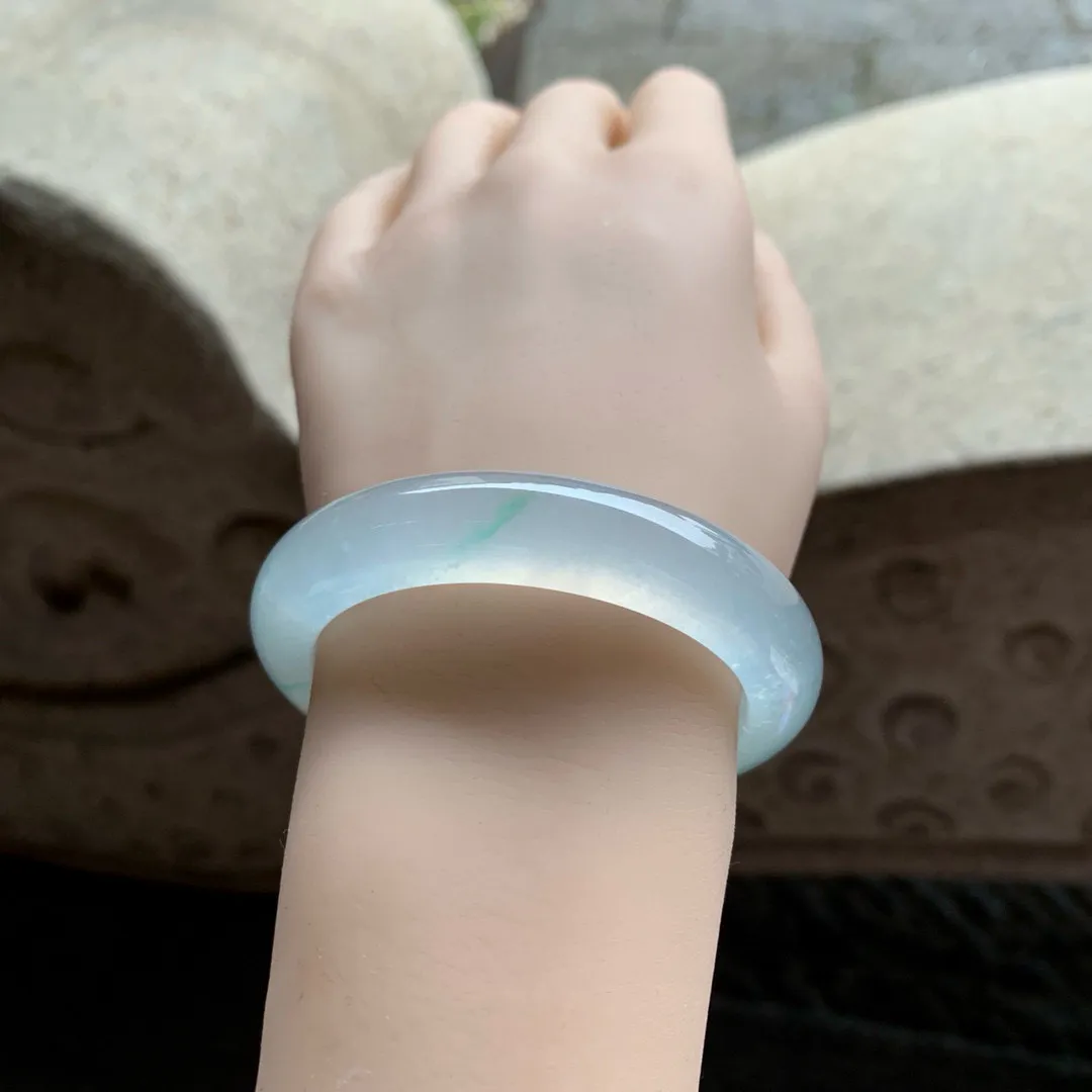 正圈老坑玻璃种阳绿 无瑕 尺寸:52.5/11.7/8.7 种水好 起刚光️️