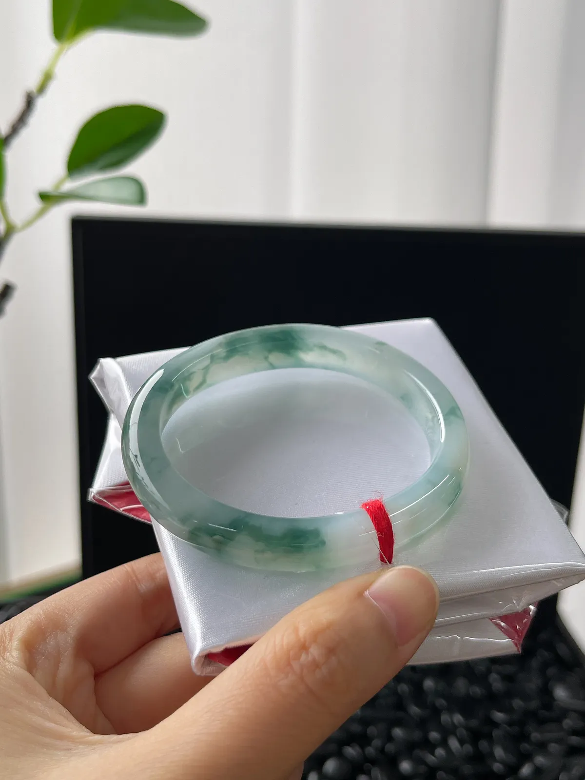 贵妃镯53.5圈口，小圈口冰糯飘蓝绿花，飘花灵动