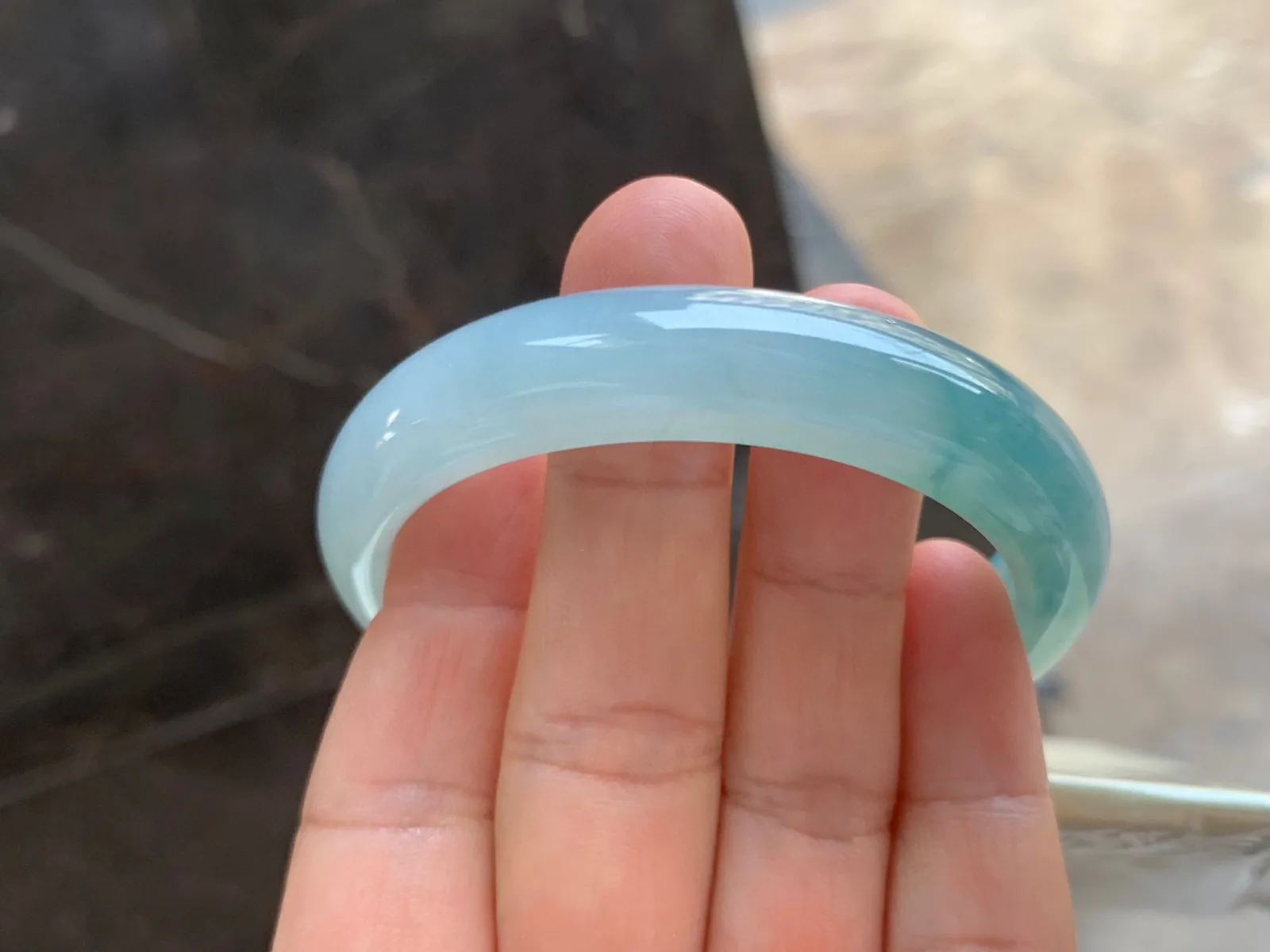 52.5-12-7mm
飘花贵妃手镯 种好细腻 正圈50可戴