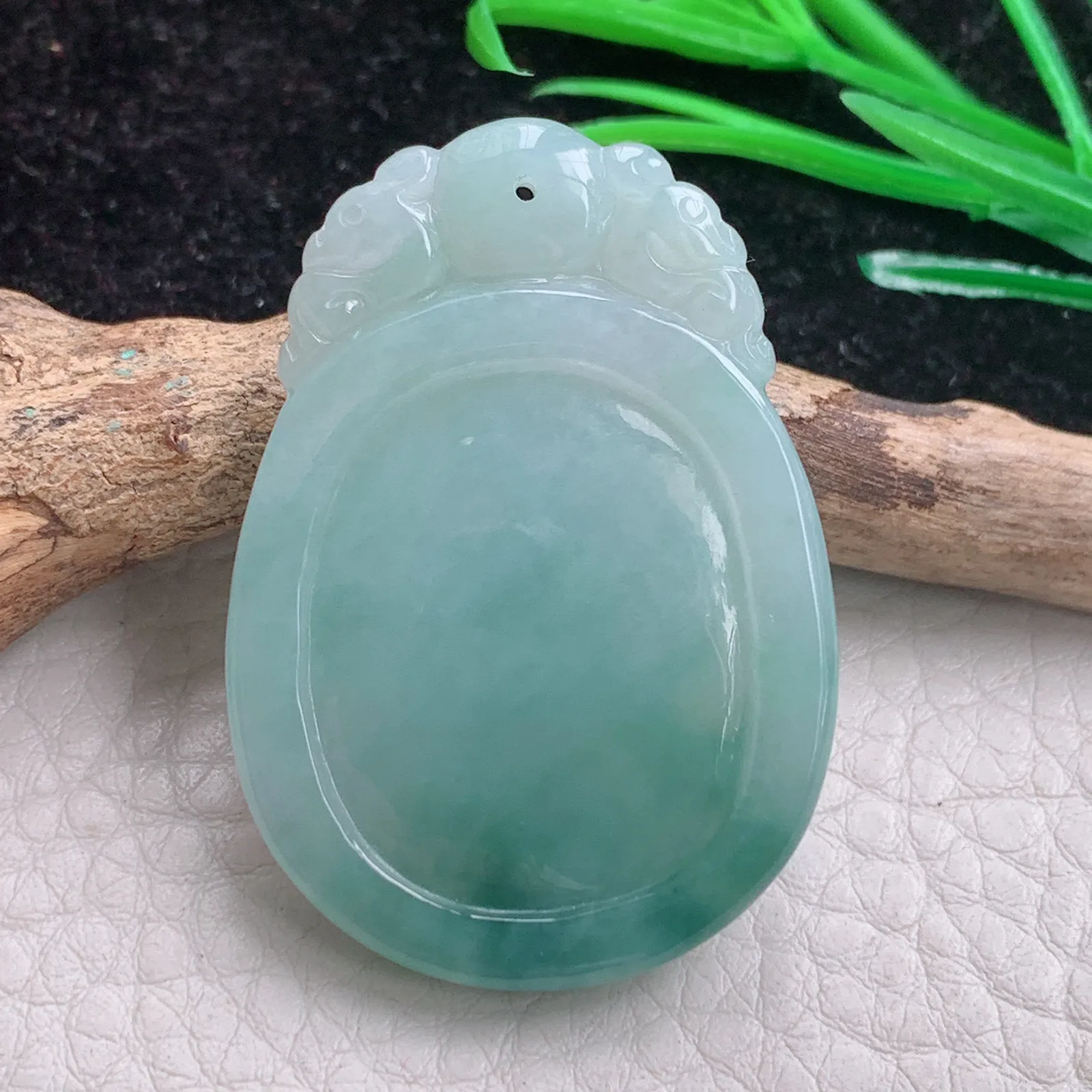 kit实拍43*30*7.2缅甸翡翠A货胶感飘花灵猴 生肖猴玉吊坠
