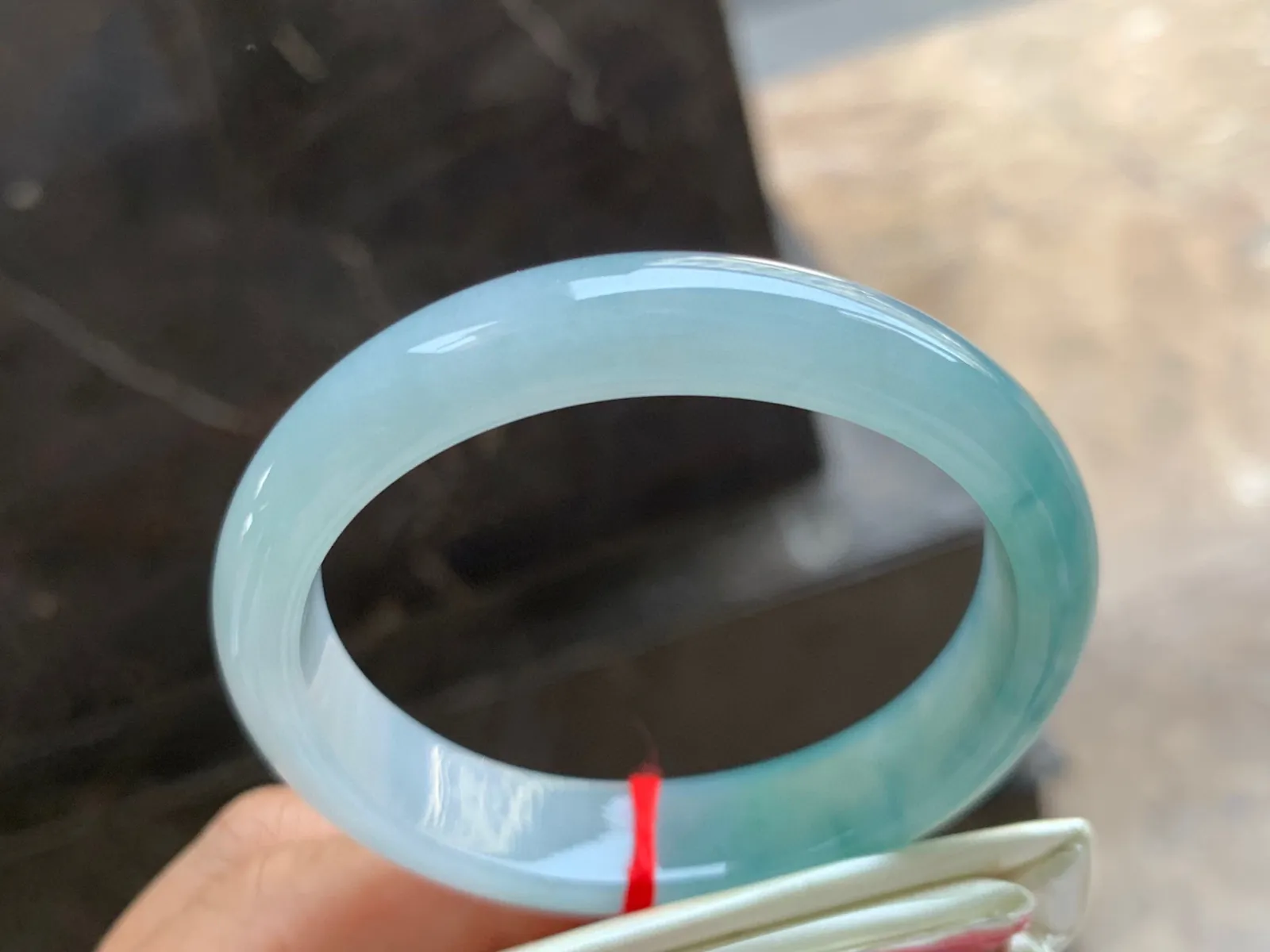 52.5-12-7mm
飘花贵妃手镯 种好细腻 正圈50可戴