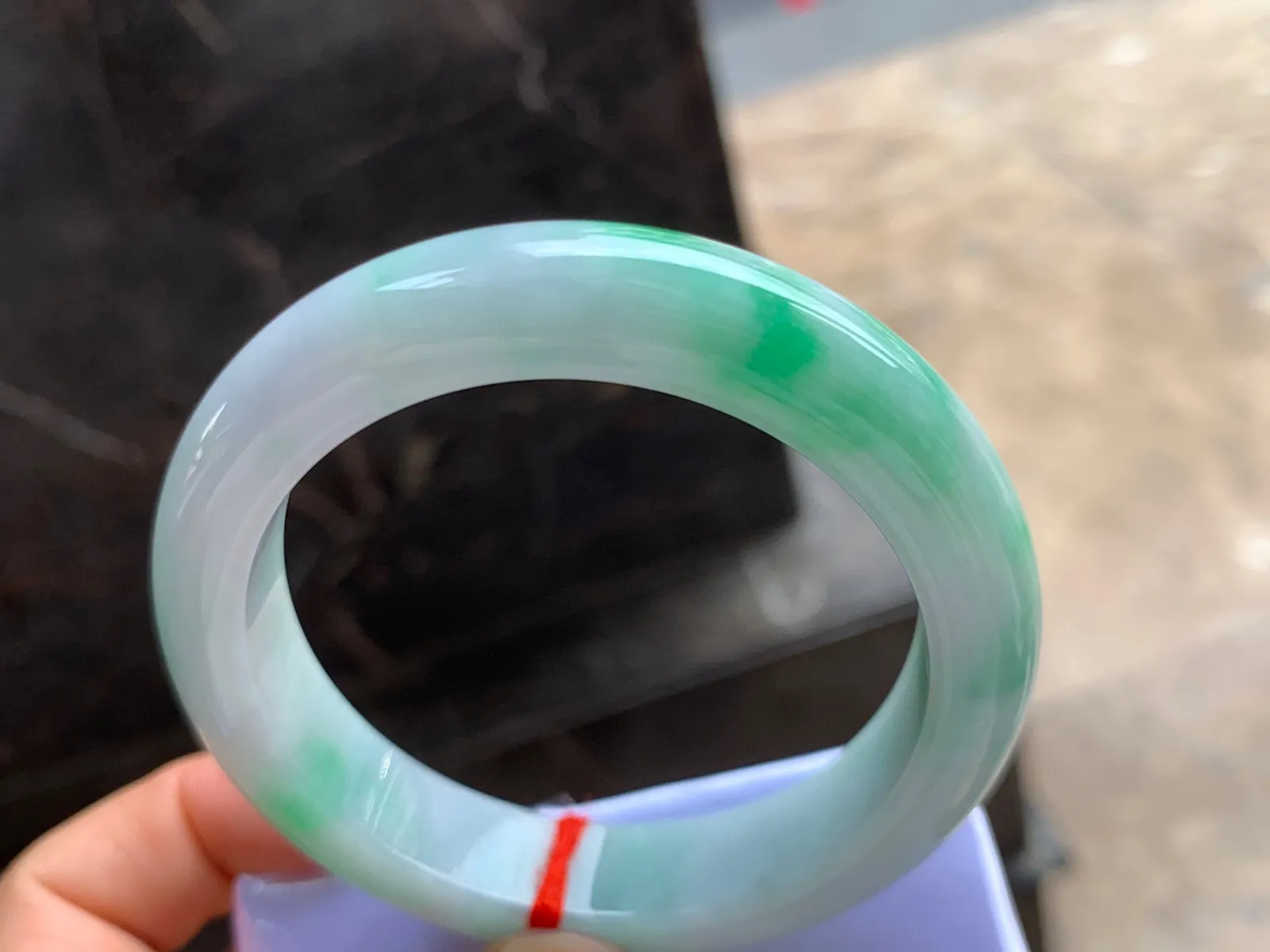 55.5-13-9mm
白底青手镯 底子细腻干净 颜色漂亮