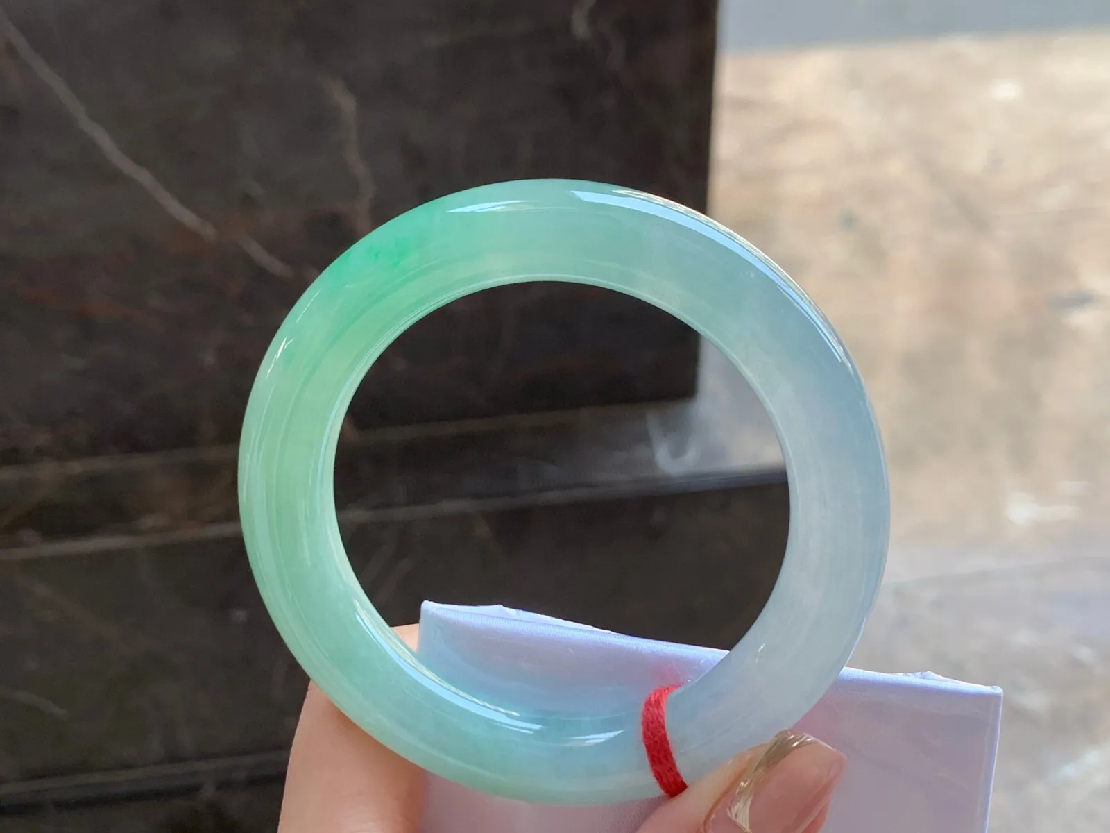 冰带色福镯
水润清爽 55.8/11.3mm
