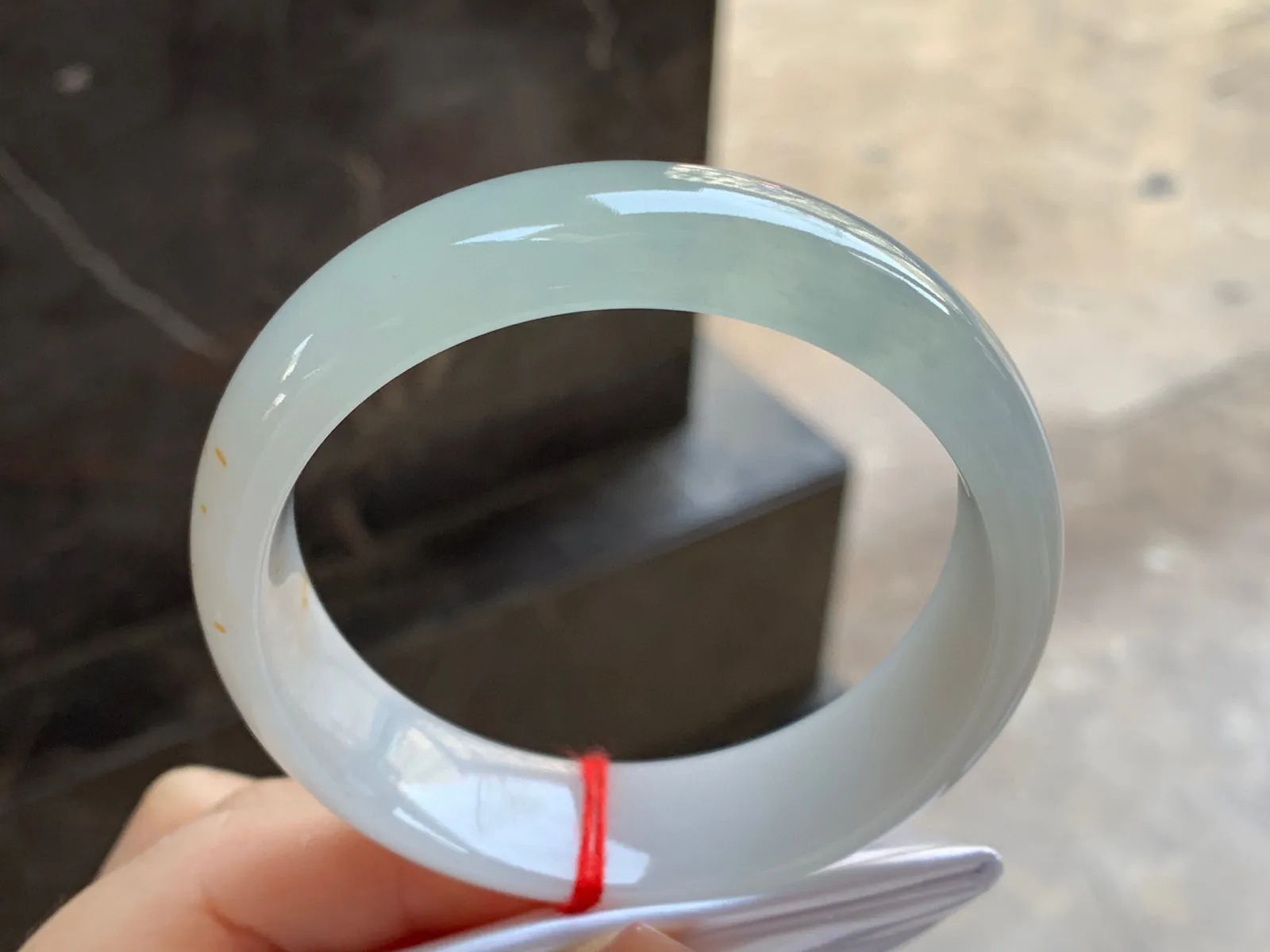 种水宽版手镯
尺寸：59-16.8-7.8mm
种水好 版型大气大圈口