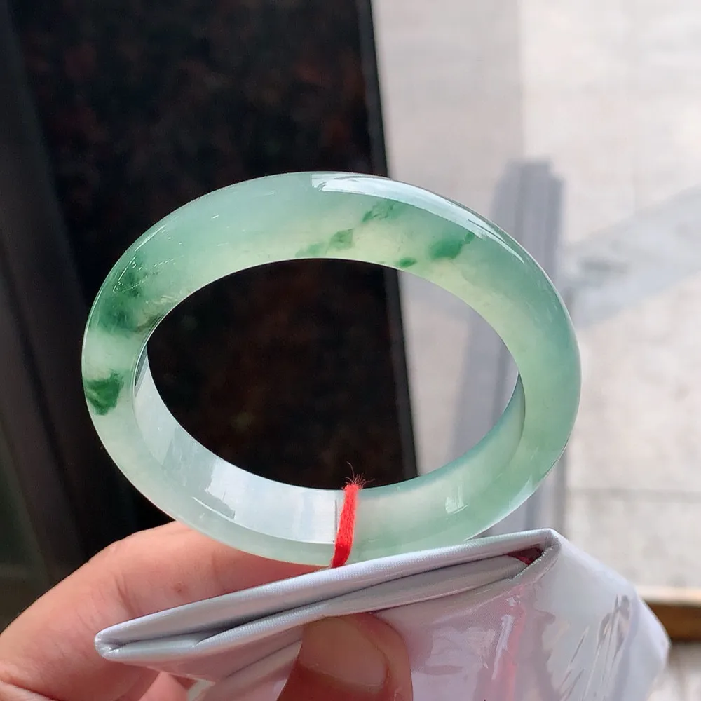 正圈高冰飘花 一丝色根 尺寸:55.9/13/8.4 花美 种水好️️