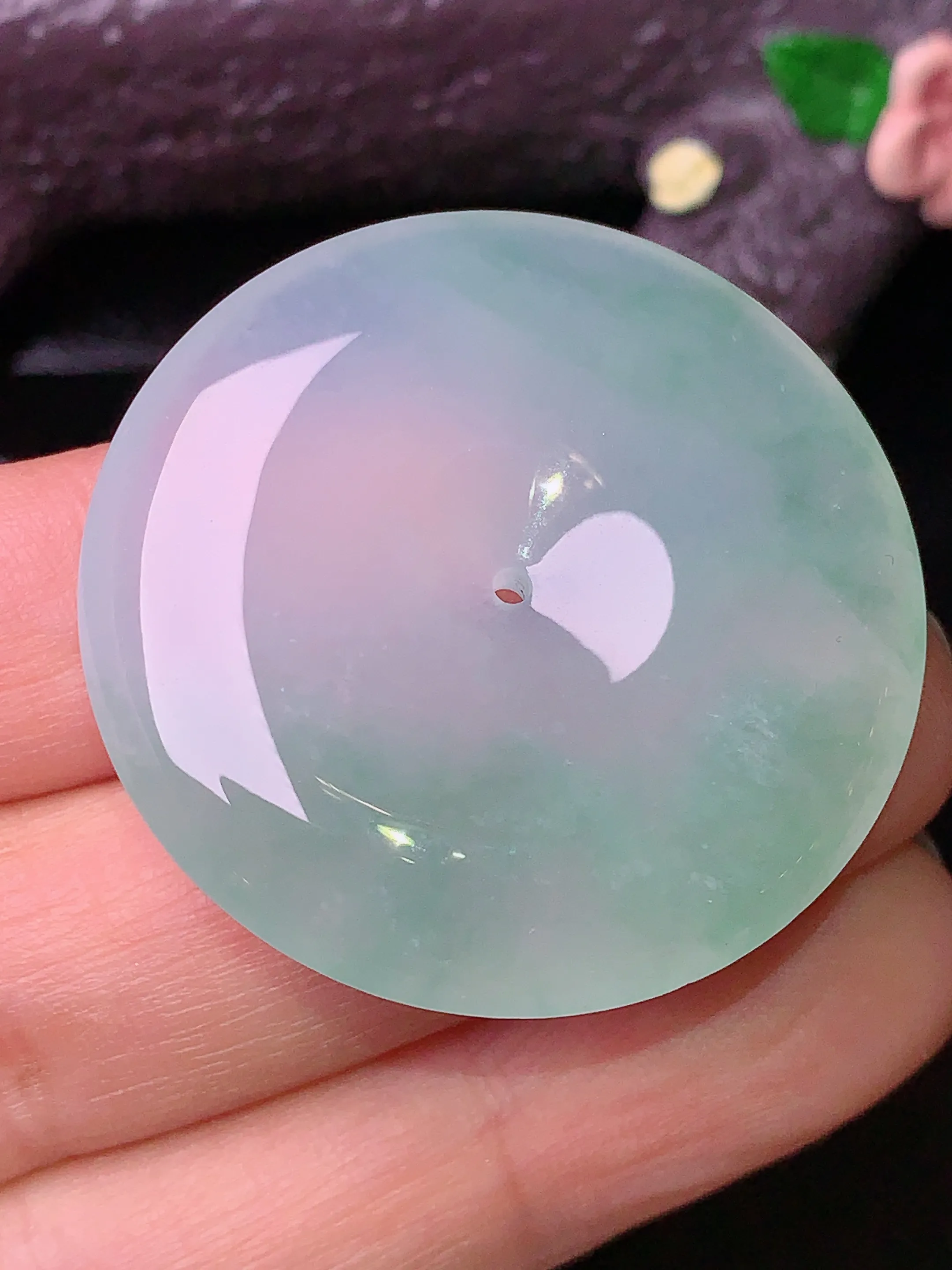 冰种飘绿平安扣吊坠 玉质细腻 色泽清新艳丽 整体尺寸34.5*6.3