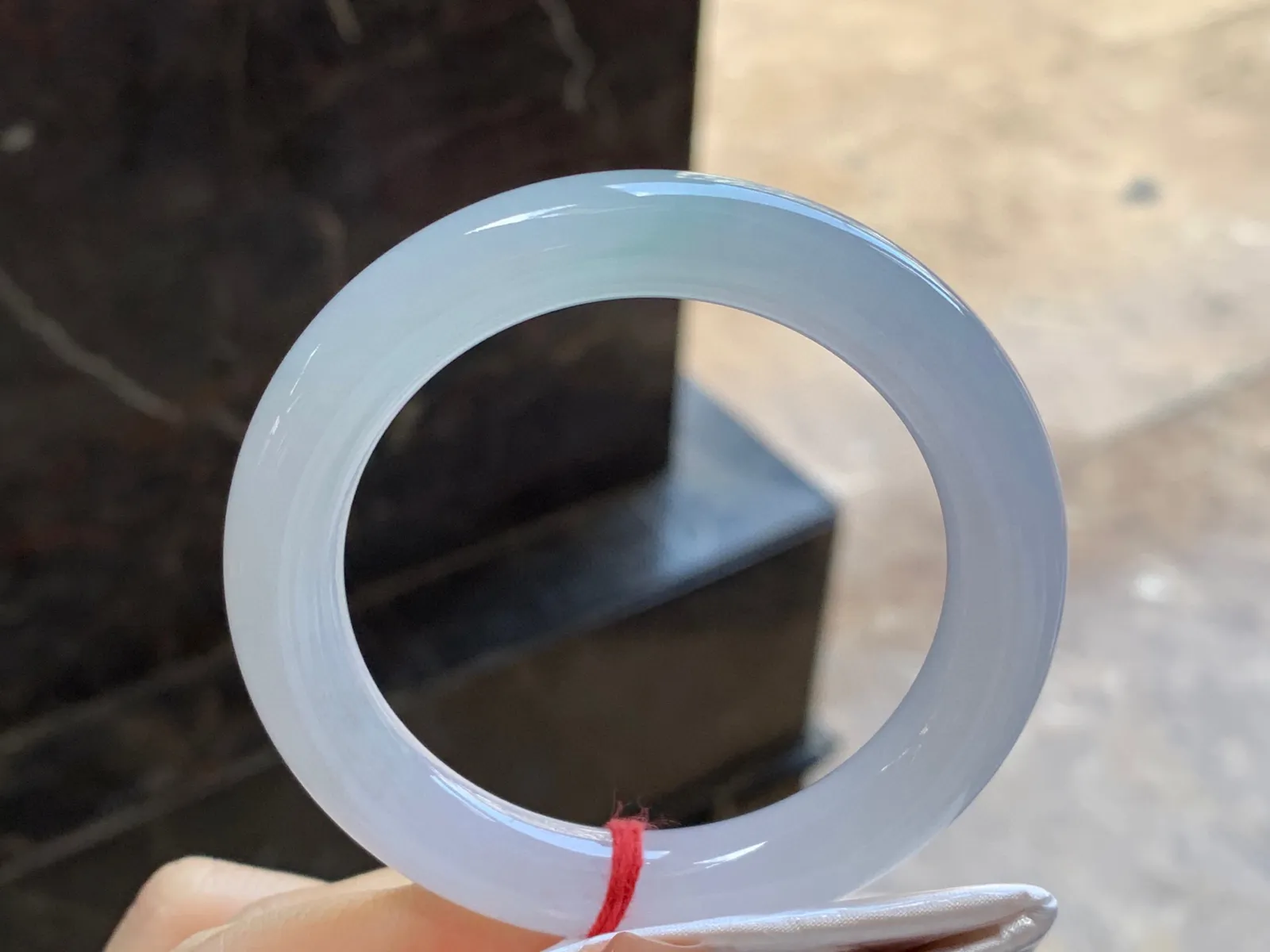 细糯圆条手镯
尺寸：52-9.8mm
底子细腻水润～小清新 上手好看