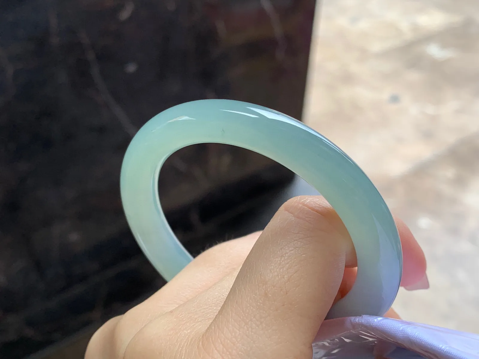 蓝水圆条手镯
尺寸：52.3-9.1mm
水润十足～小清新 上手好看