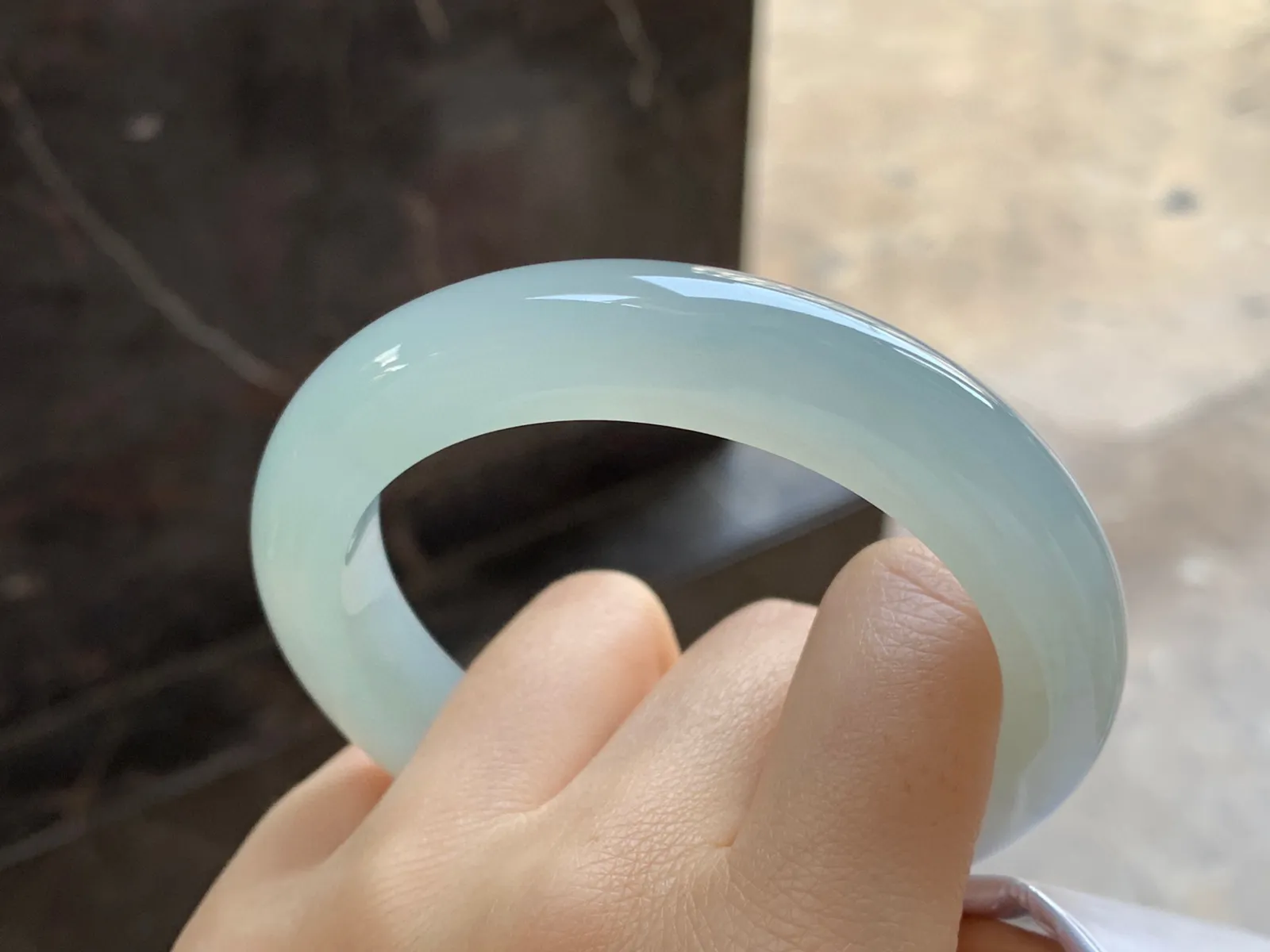 冰晴水手镯
尺寸：58.8-12-10mm
种水好 小清新