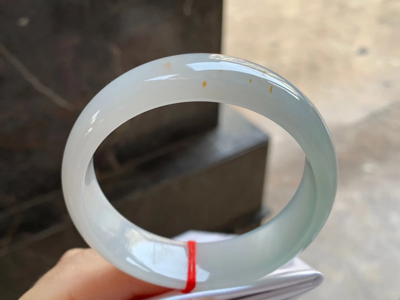 种水宽版手镯
尺寸：59-16.8-7.8mm
种水好 版型大气大圈口