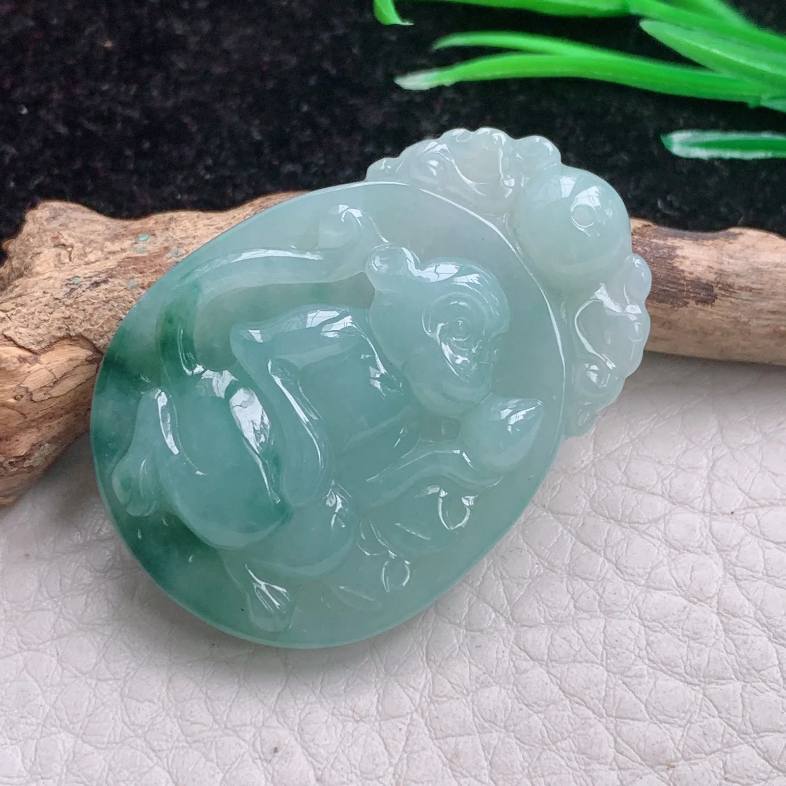 kit实拍43*30*7.2缅甸翡翠A货胶感飘花灵猴 生肖猴玉吊坠