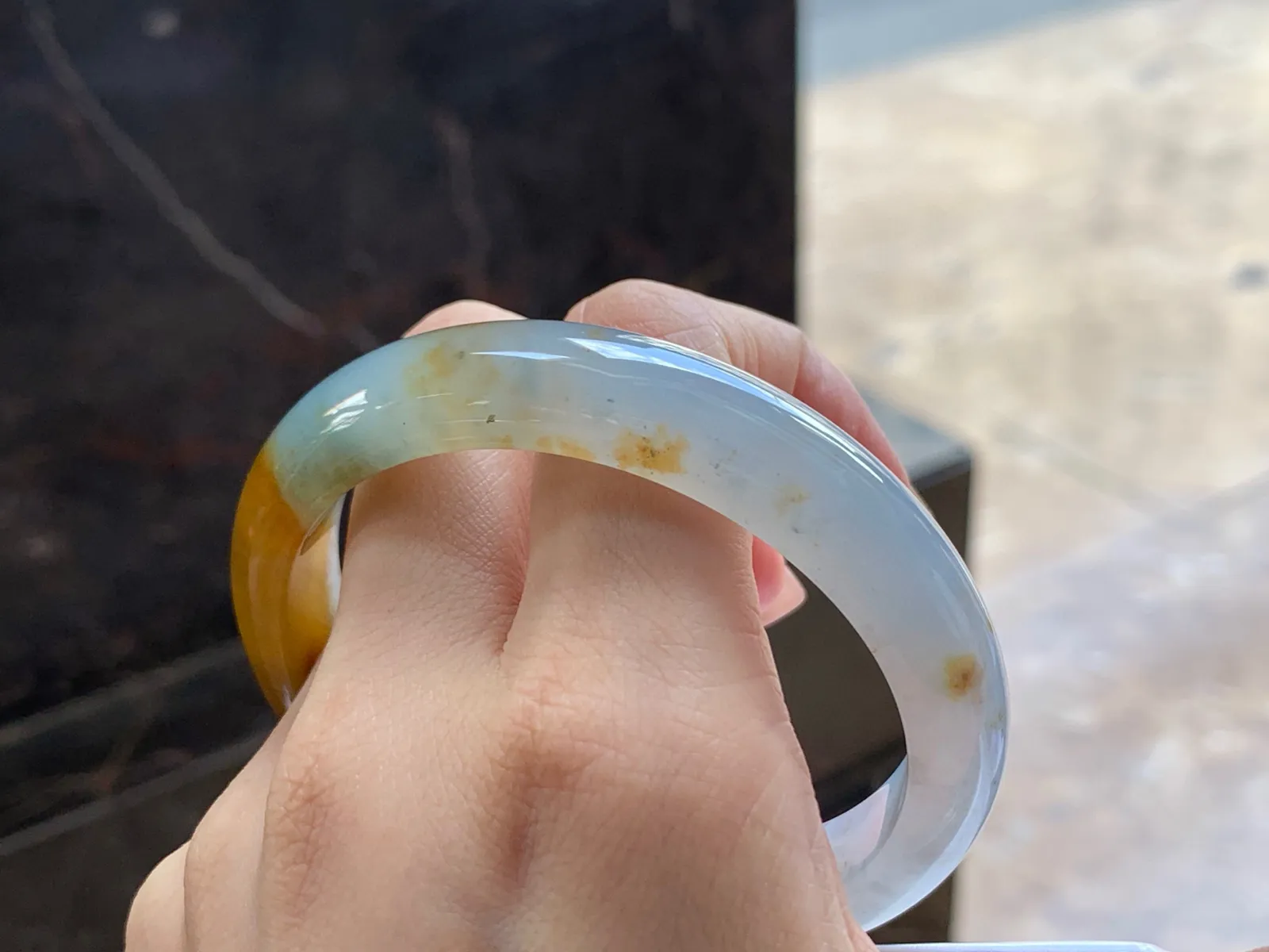 冰黄手镯
尺寸：59-12.6-8.6mm
肉质细腻～有特色