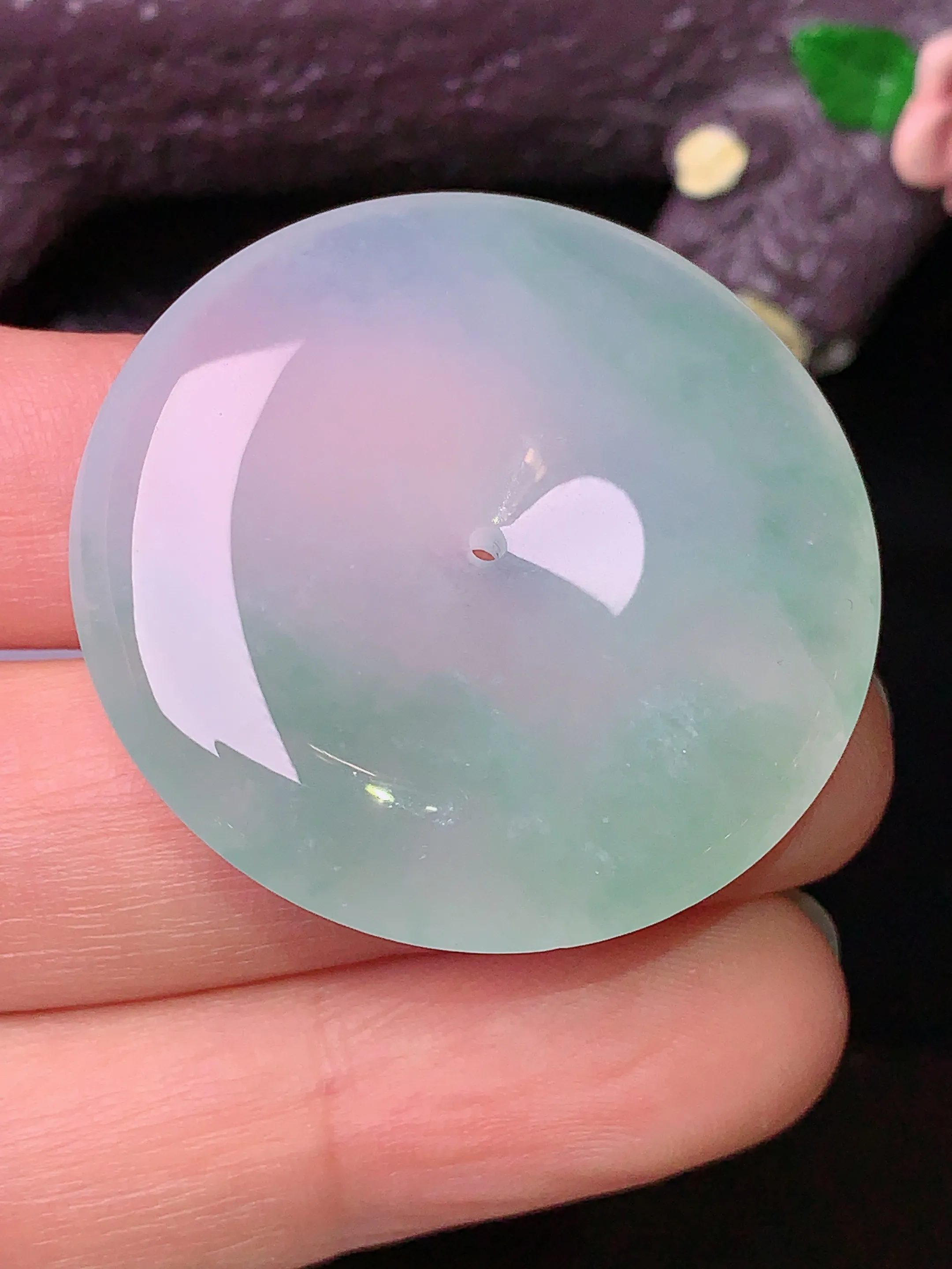 冰种飘绿平安扣吊坠 玉质细腻 色泽清新艳丽 整体尺寸34.5*6.3