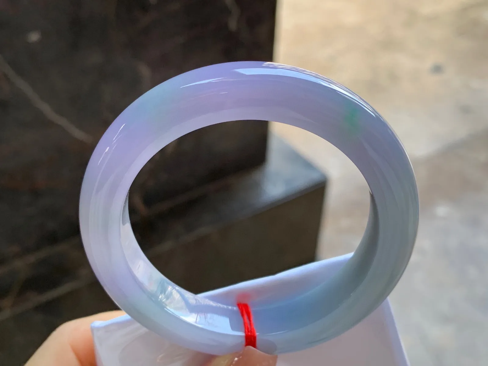 紫罗兰手镯
尺寸：55.7-11.7-9.9mm
底子细腻干净～颜色浓郁 上手漂亮