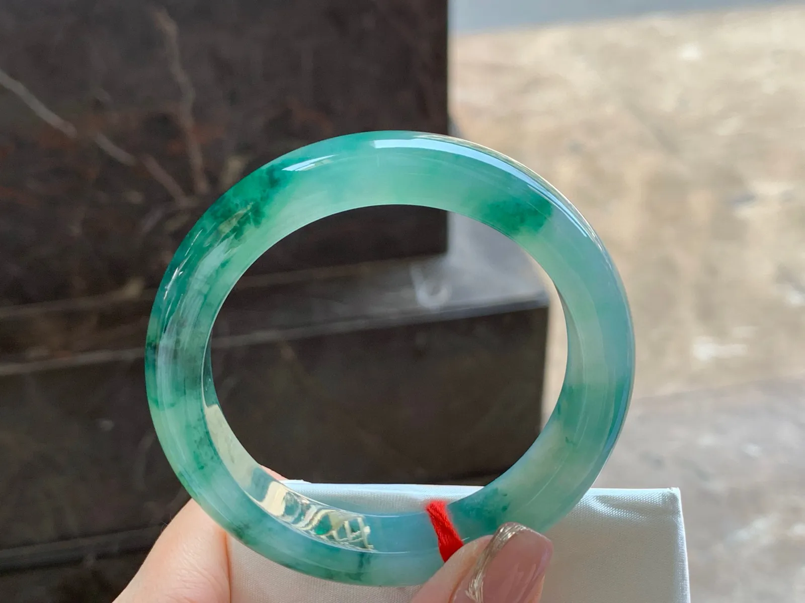 冰飘花手镯
水润56.4/12.6/9.3mm