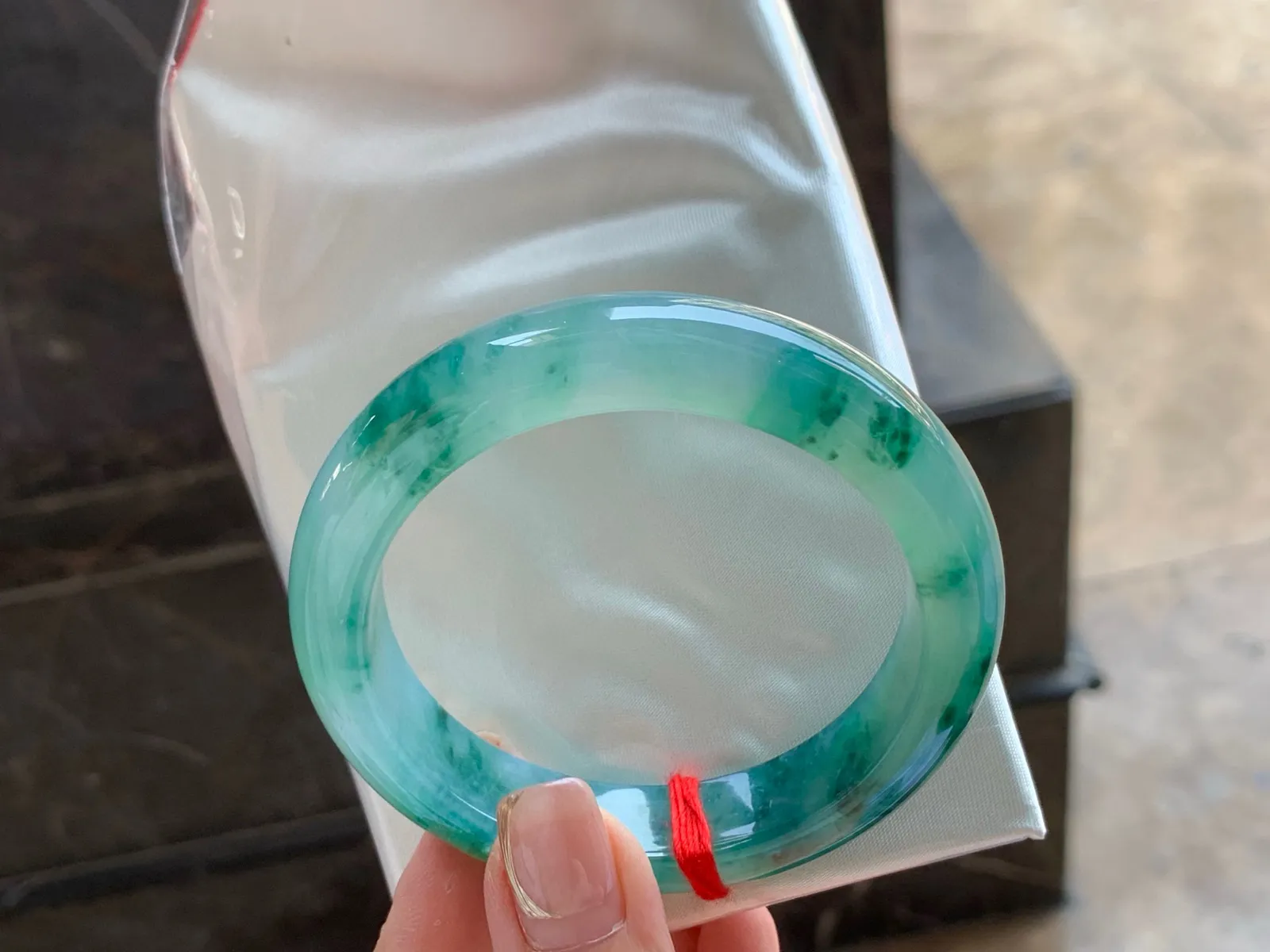 冰飘花手镯
水润56.4/12.6/9.3mm