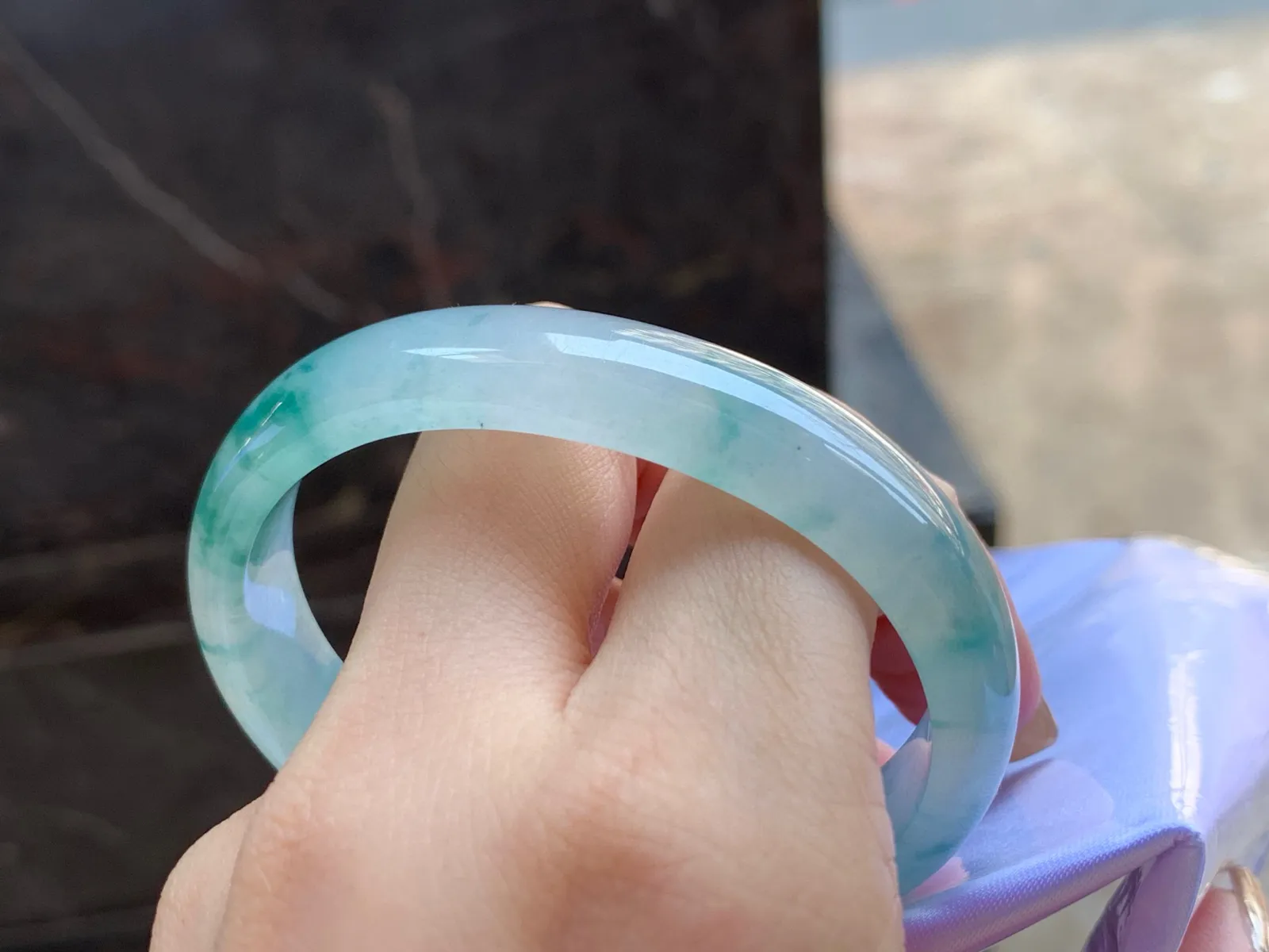 飘花贵妃镯
清爽55.4/12.6/6.8mm