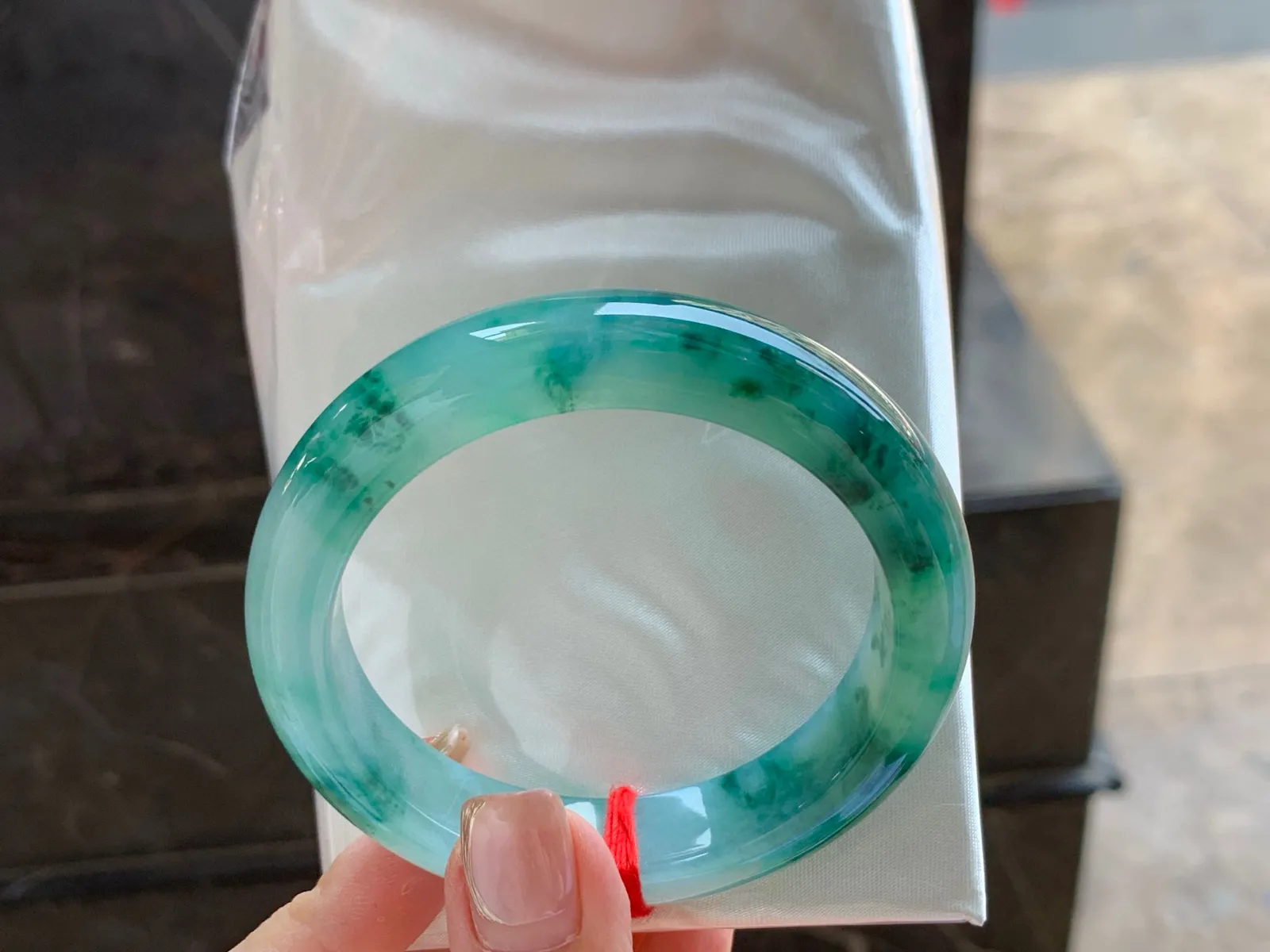 冰飘花手镯
水润56.4/12.6/9.3mm