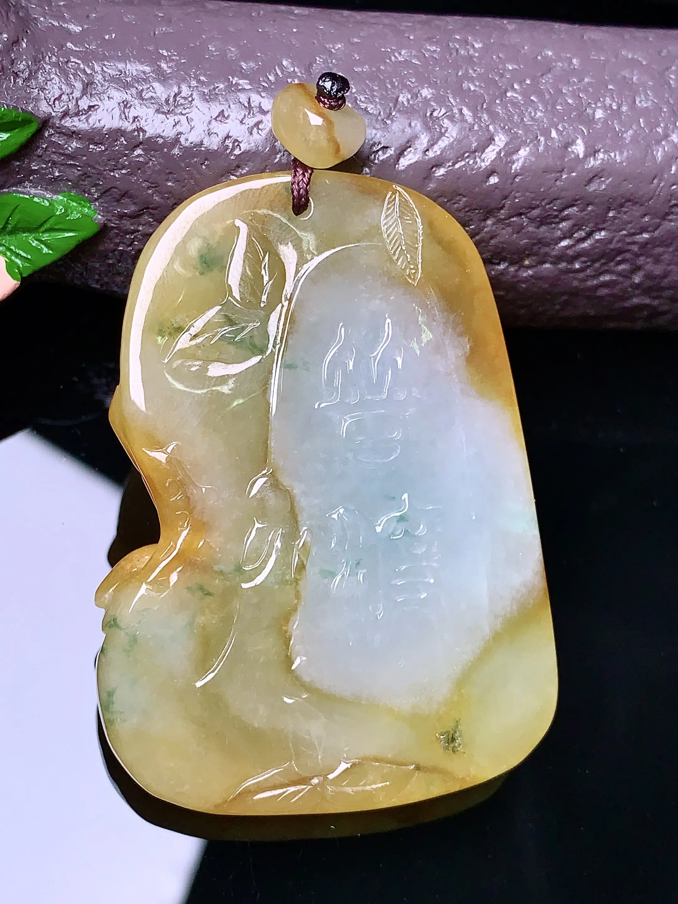 黄翡观音吊坠 玉质细腻 色泽清新艳丽 整体尺寸49*35.6*6.7