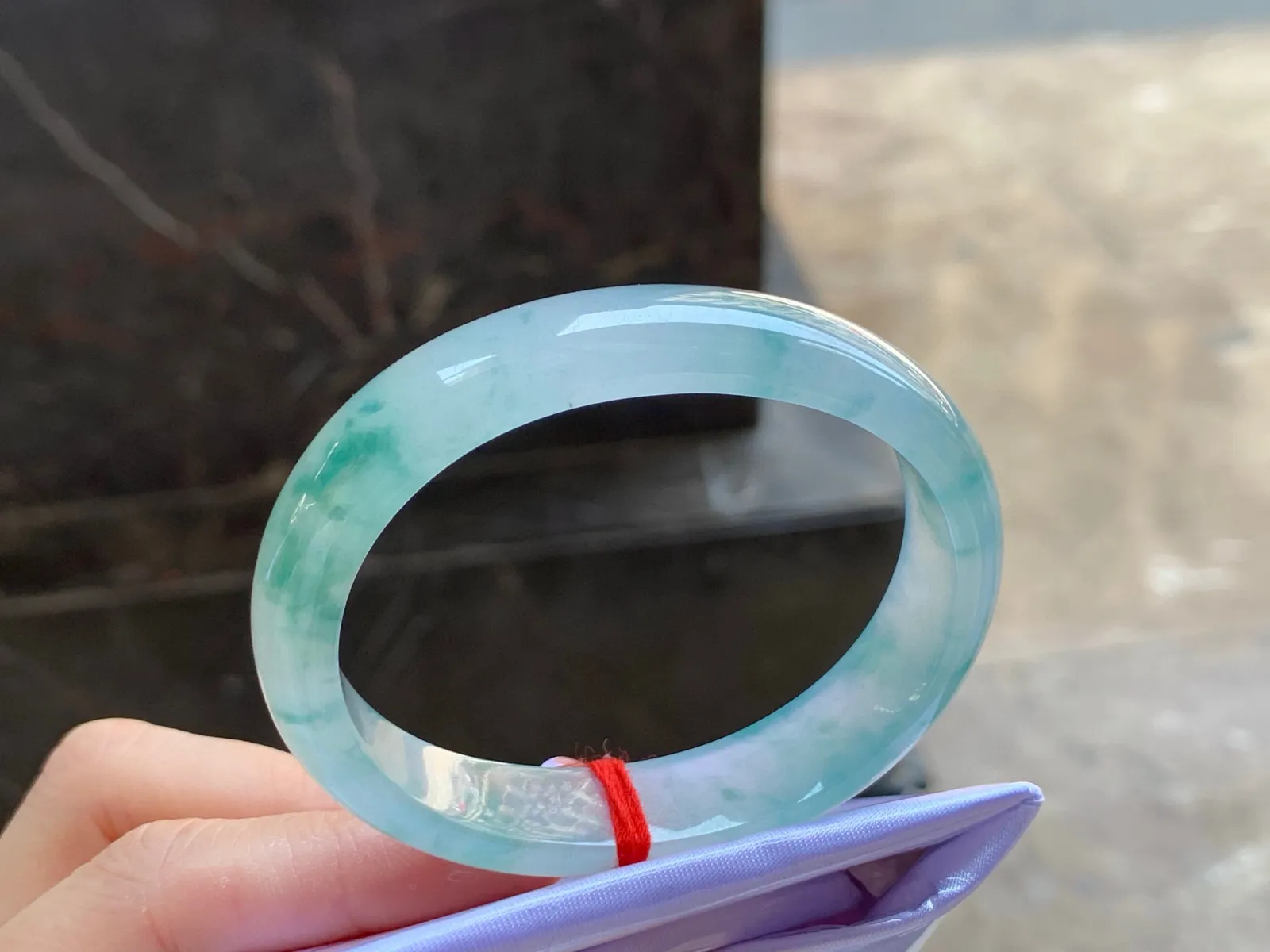 飘花贵妃镯
清爽55.4/12.6/6.8mm