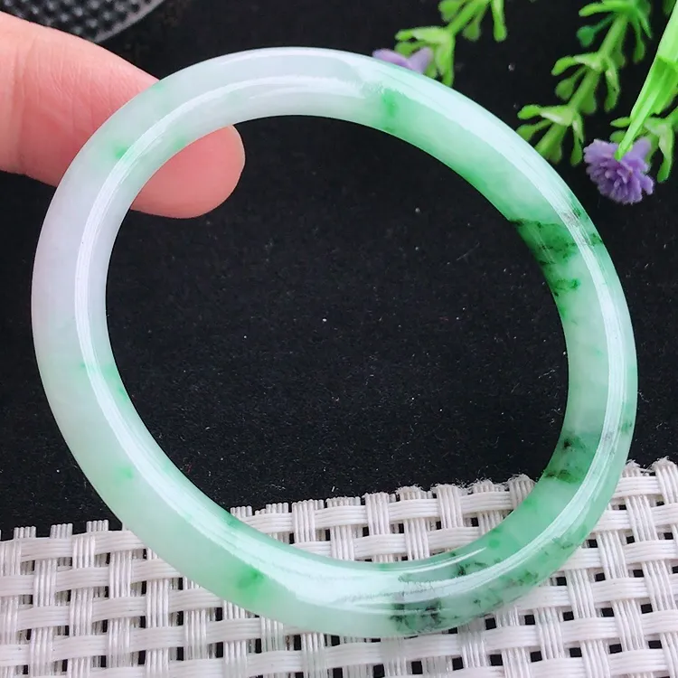 自然光52.8圈口老坑精美冰润飘绿花贵妃手镯翡翠玉镯尺寸52.8/46.3/7/7.6