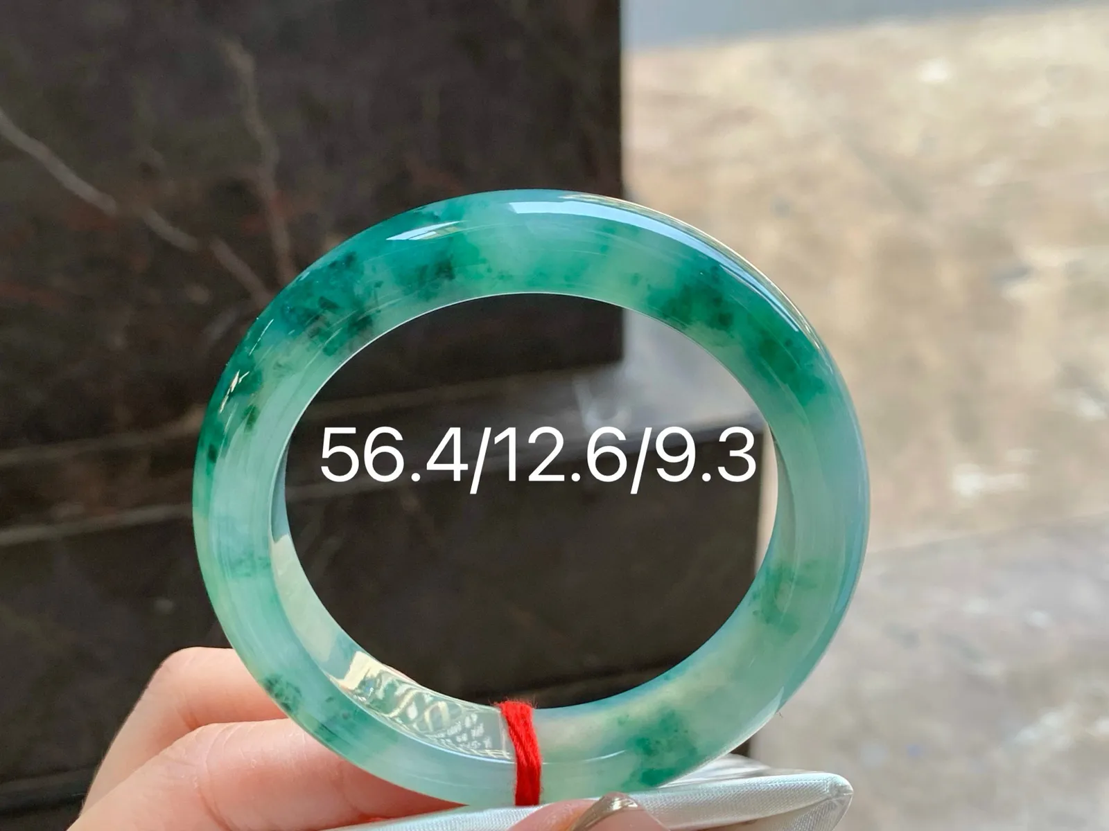 冰飘花手镯
水润56.4/12.6/9.3mm