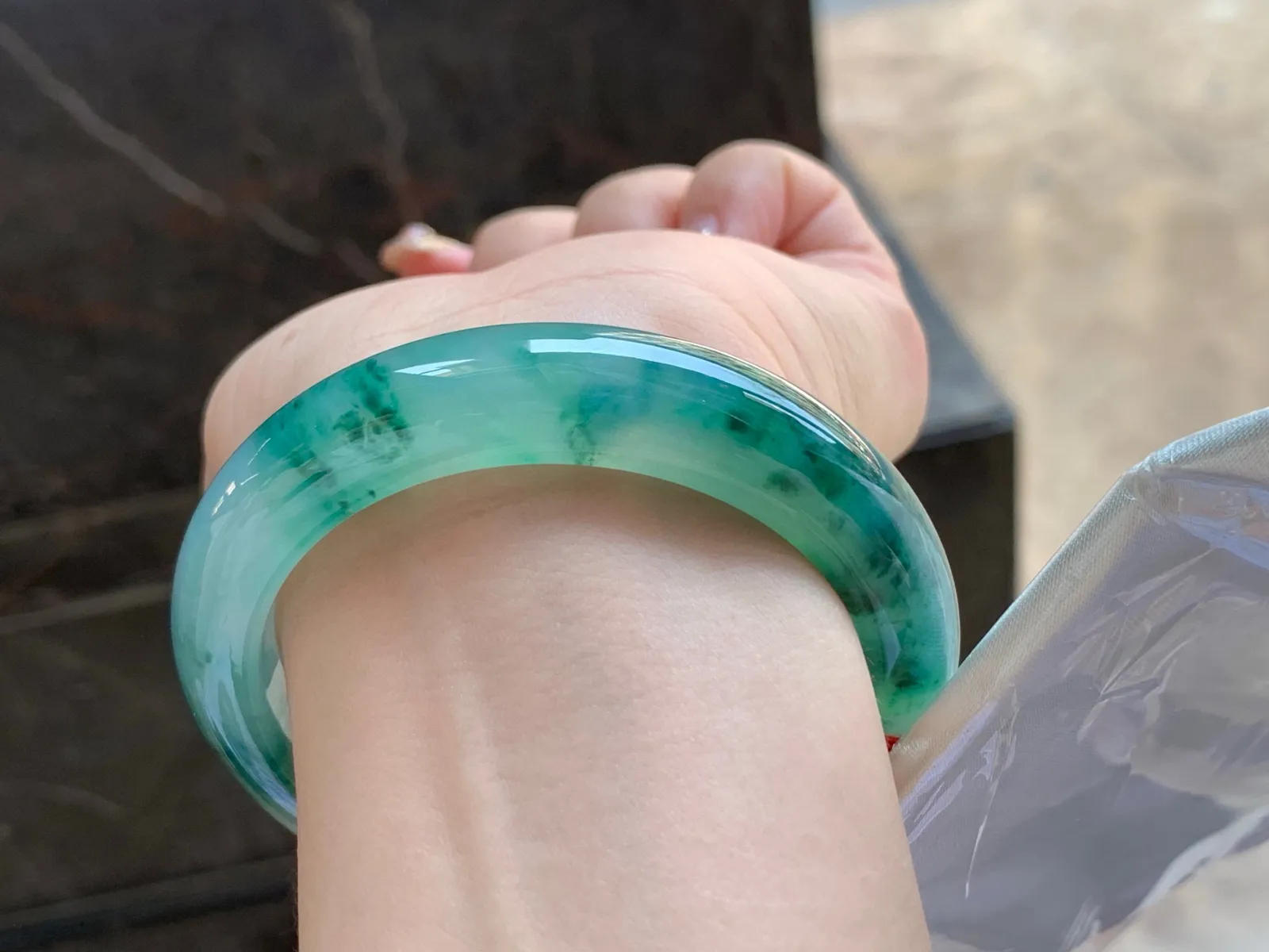 冰飘花手镯
水润56.4/12.6/9.3mm