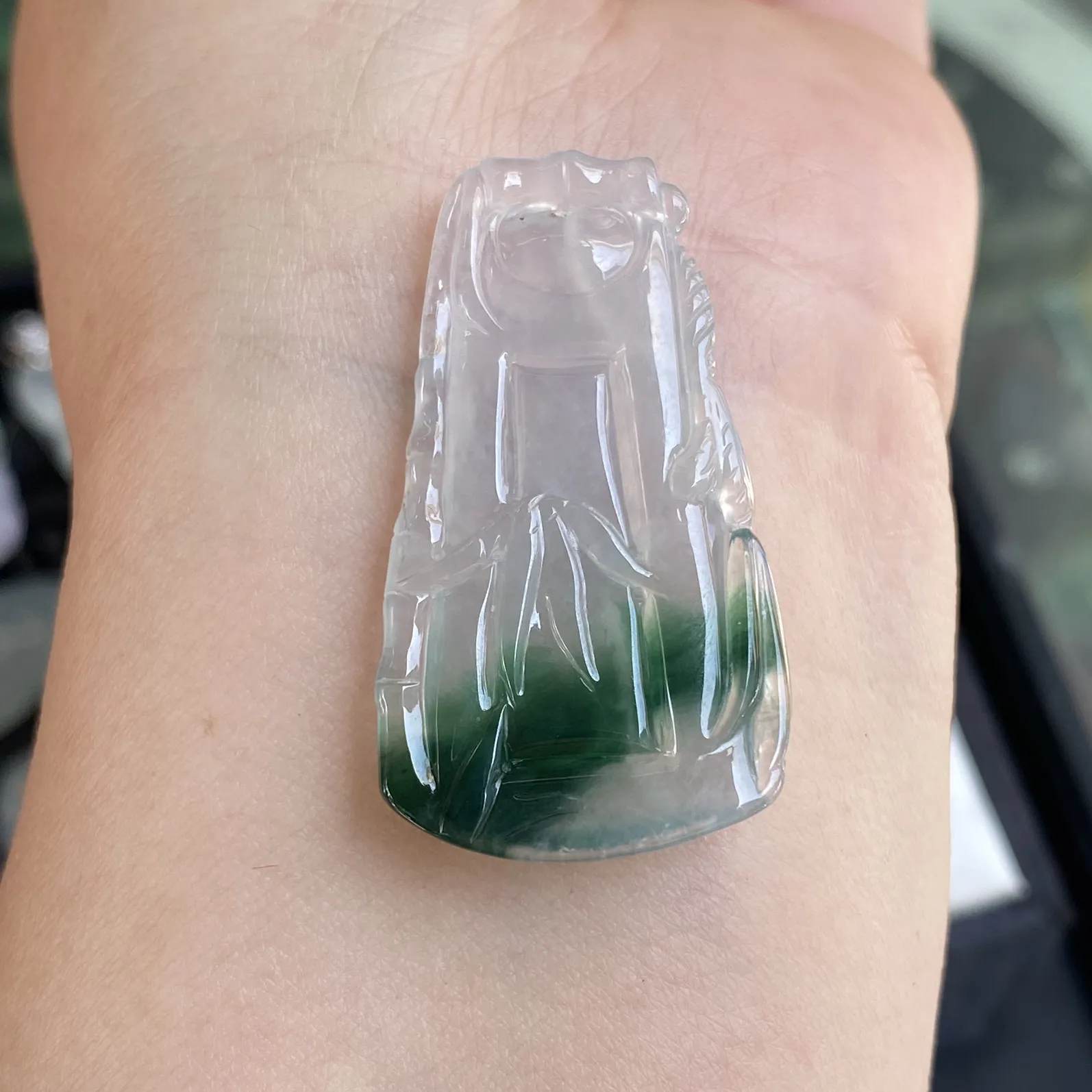 推荐【冰飘绿竹节】喜上眉梢，竹报喜事，节节高升，冰透起光，无纹裂，飘绿，雕刻栩栩如生，品相佳，性价比高～～