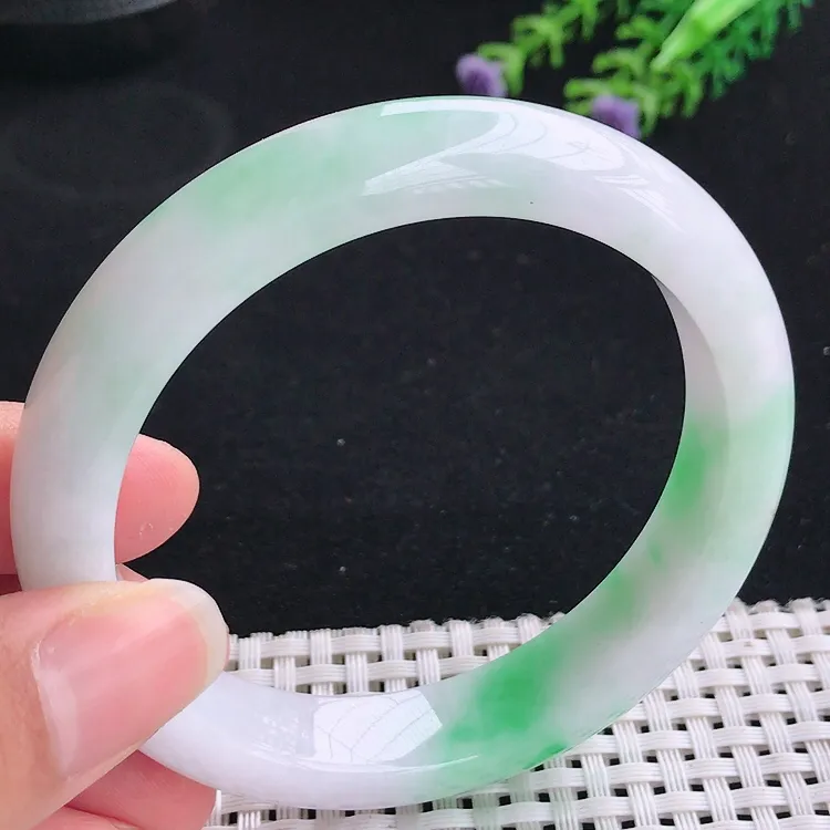 自然光59大圈口老坑精美温润飘阳绿手镯翡翠玉镯尺寸59/12.8/8.8