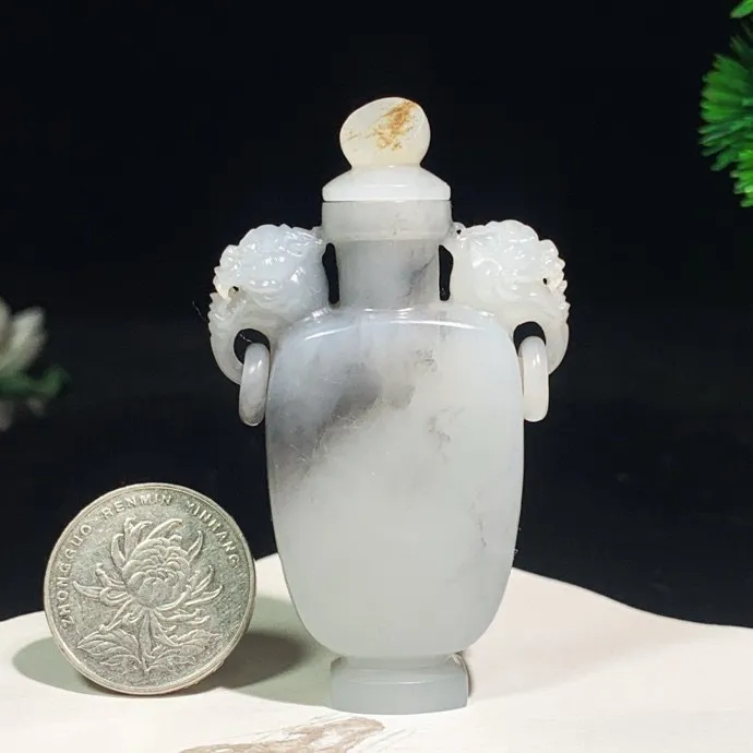 新疆籽料青花双龙守护鼻烟壶把件。 尺寸69/41/18重54克 白度一级。玉质细腻油润。手推出油。品相大气 lt250504