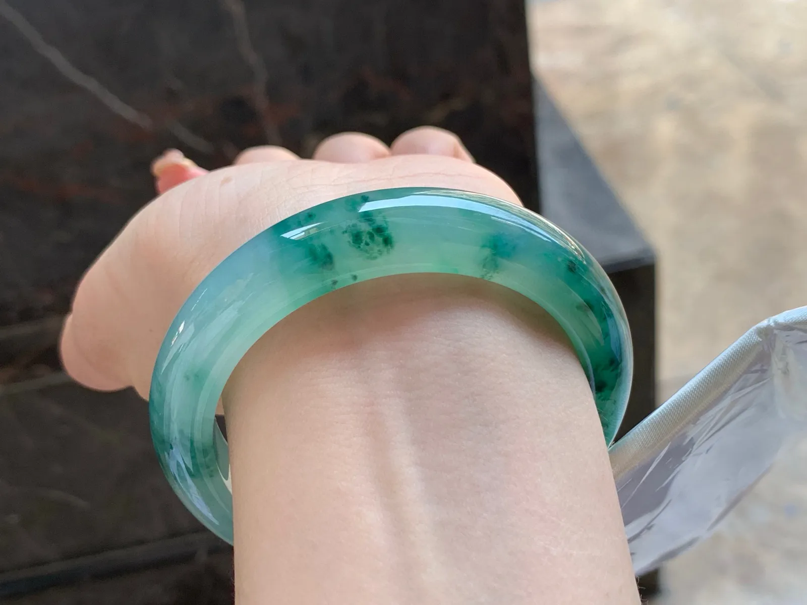 冰飘花手镯
水润56.4/12.6/9.3mm