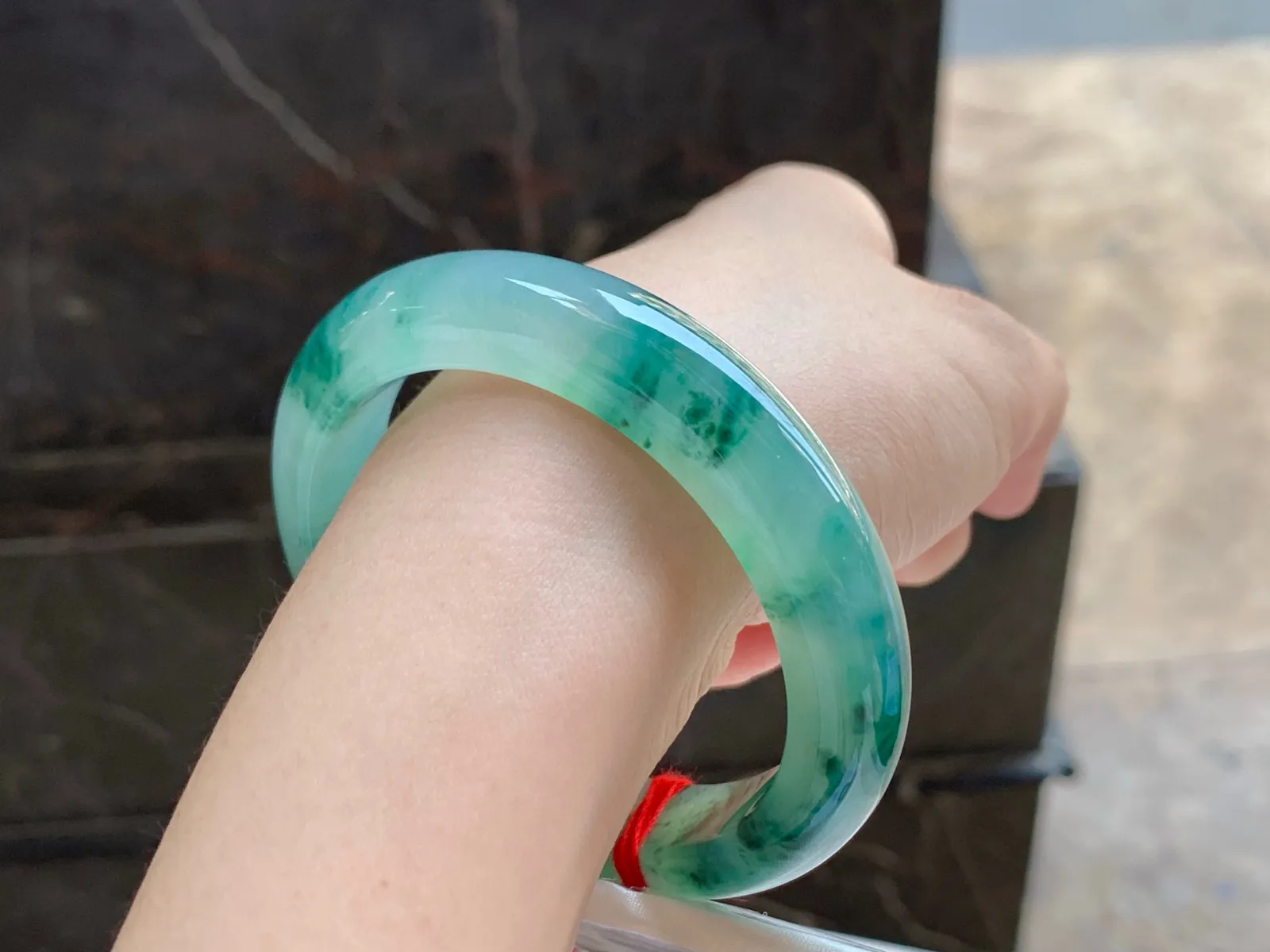 冰飘花手镯
水润56.4/12.6/9.3mm