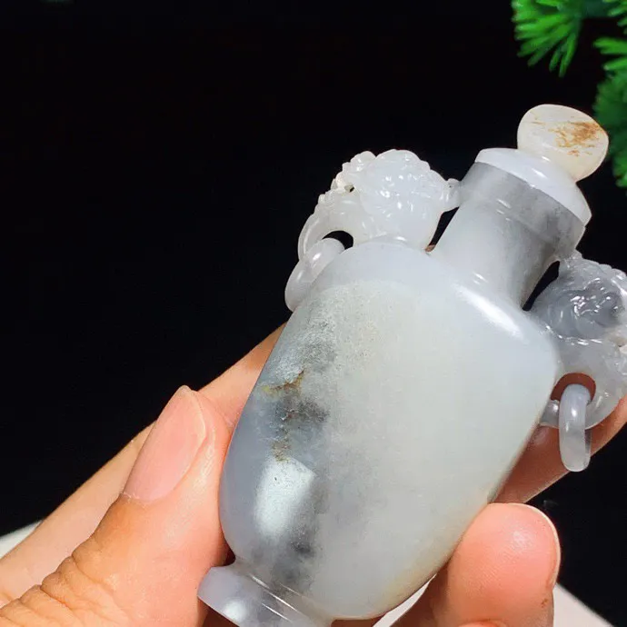 新疆籽料青花双龙守护鼻烟壶把件。 尺寸69/41/18重54克 白度一级。玉质细腻油润。手推出油。品相大气 lt250504