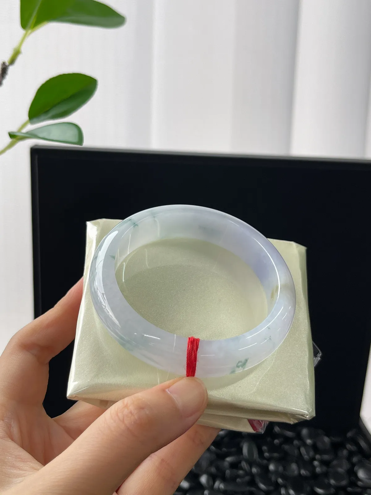 正圈56圈口，翡翠冰糯种飘绿淡紫手镯，绿花灵动