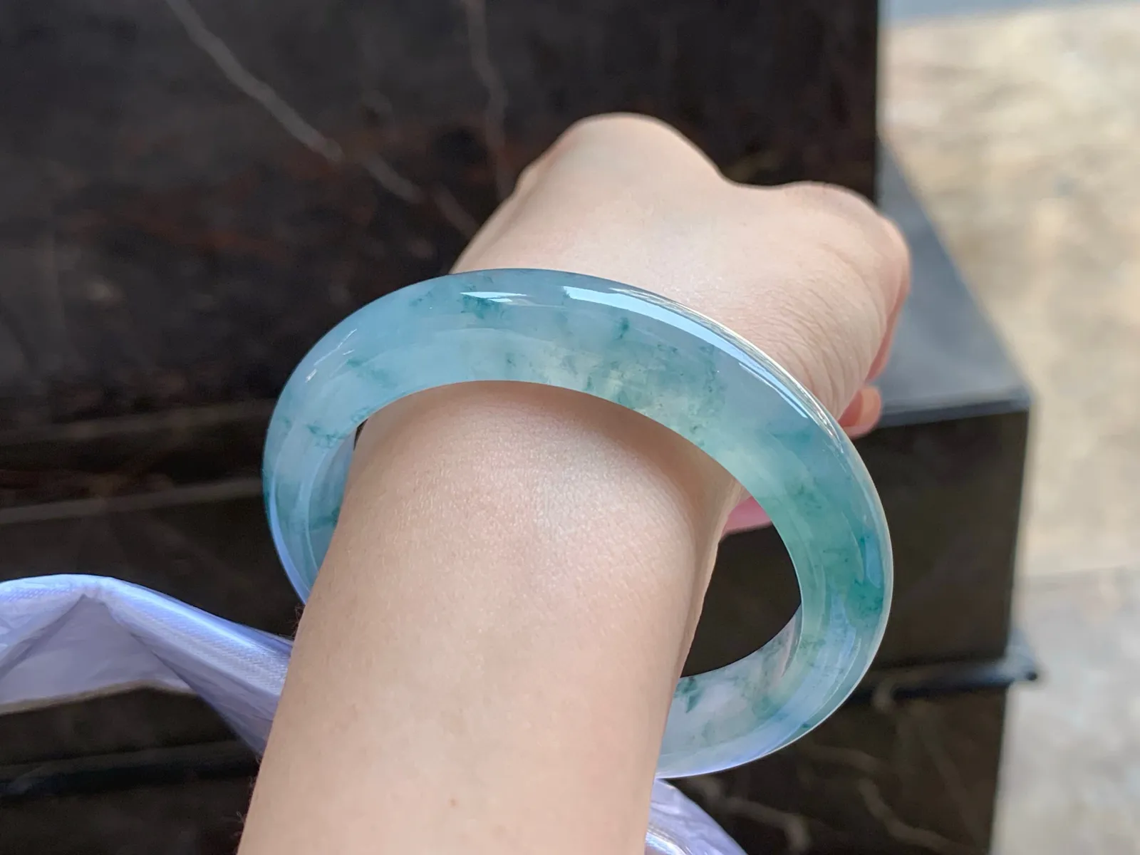 飘花手镯
清爽灵动 53.7/12.2/8.7mm