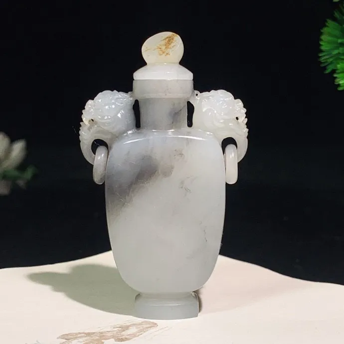 新疆籽料青花双龙守护鼻烟壶把件。 尺寸69/41/18重54克 白度一级。玉质细腻油润。手推出油。品相大气 lt250504