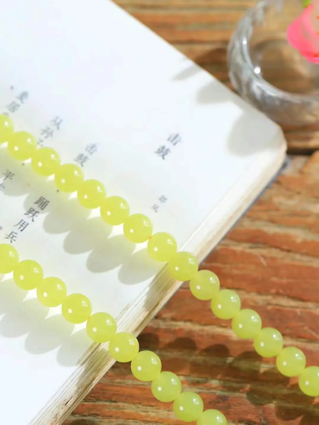 【珠圆玉润.项链】

精品️和田玉黄口珠圆玉润项链 玉质温润细腻  整串打磨圆润，佩戴舒适。珠珠落玉盘，间关莺语花底滑，一生美好时光，无论身在何处，都有它相伴相守。事事顺遂，幸福美满，吉祥如意。重50克 尺寸取一7.9mm  7950778A