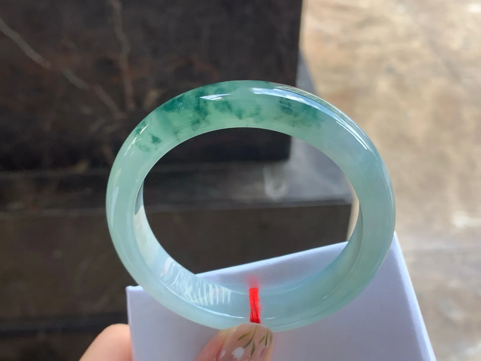 52-12.3-7.8

糯冰飘花手镯^_^
水润 种水足 飘花浓郁