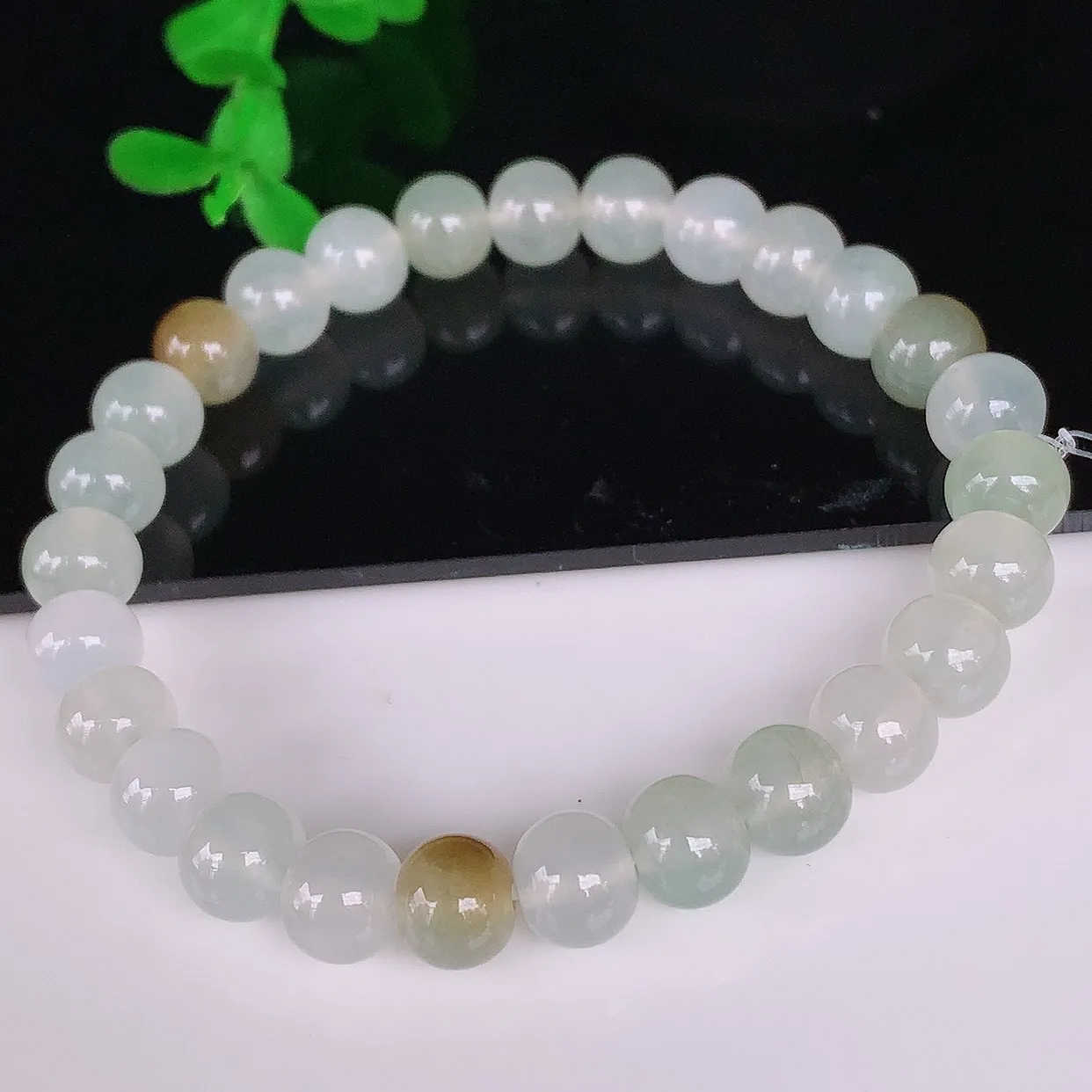 自然光实拍，冰润冰种黄翡圆珠翡翠手串手链，种老水足，冰清玉润  颜色漂亮  #49.6取一尺寸7.5