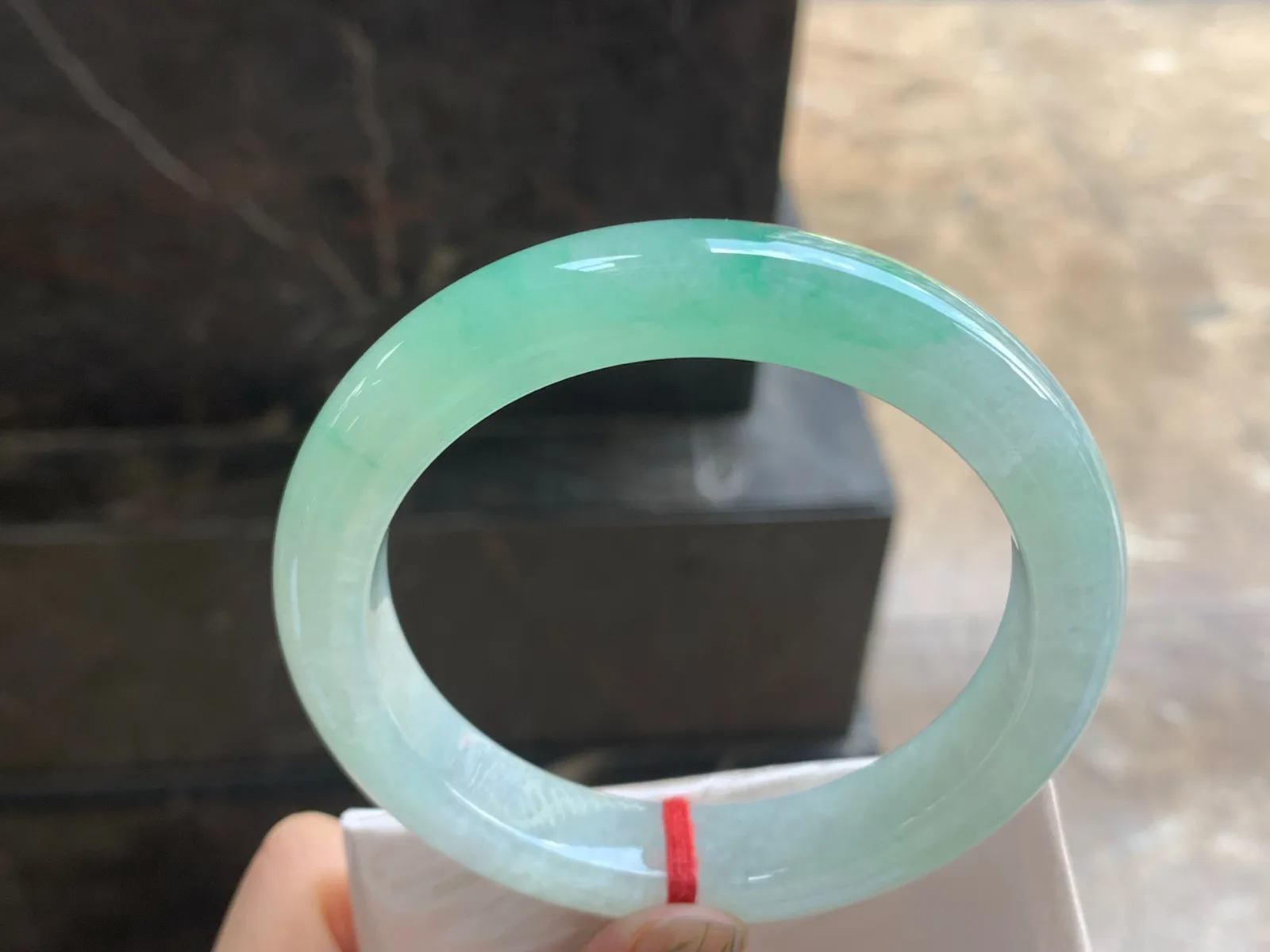 61-12.8-10.5

冰飘绿手镯^_^大圈 色阳 水润亮眼