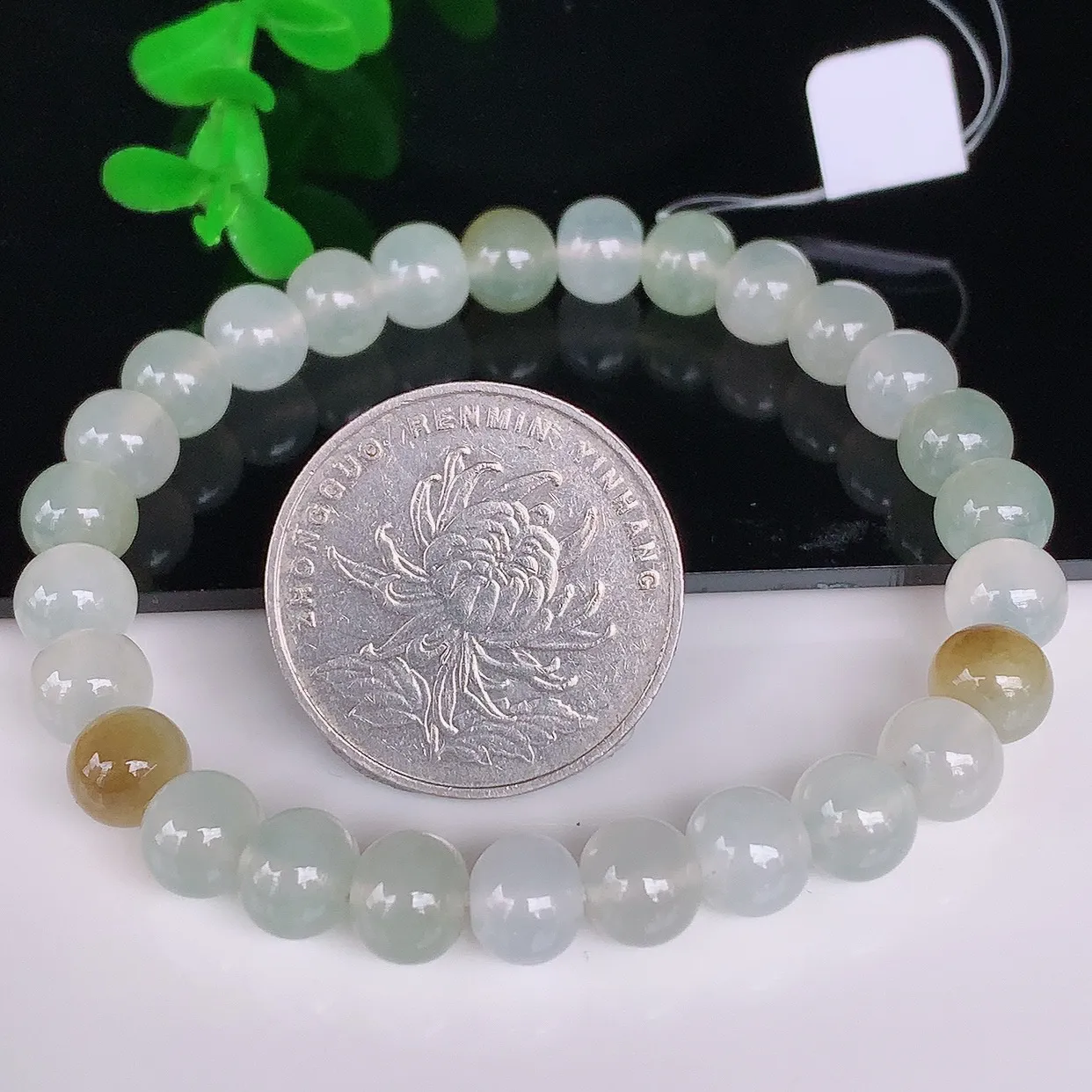 自然光实拍，冰润冰种黄翡圆珠翡翠手串手链，种老水足，冰清玉润  颜色漂亮  #49.6取一尺寸7.5mm