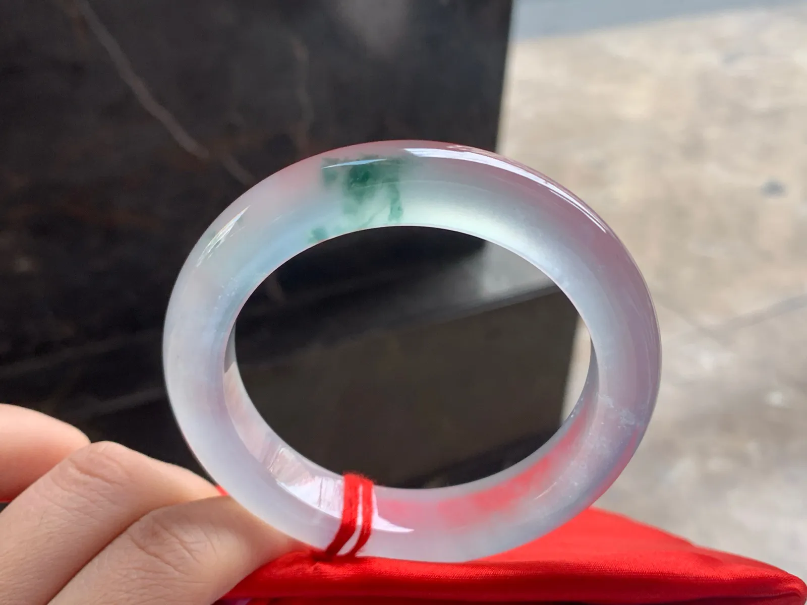 60.5-12.3-9.7

玻璃种飘花手镯^_^种老 荧光十足 透亮 厚装 实力货