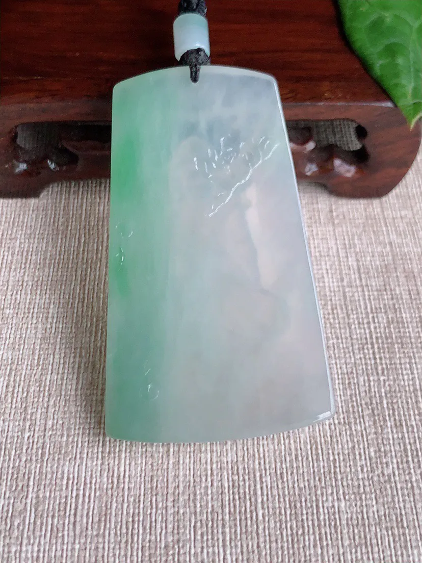缅甸a货翡翠ddj老坑冰种飘绿大势至菩萨吊坠 整体62.4×36.5×5.4mm 33.22