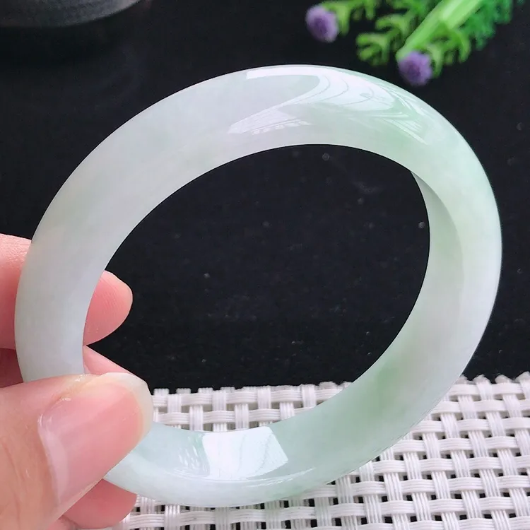 自然光58圈口老坑秀气冰润淡绿色宽边手镯翡翠玉镯尺寸58/13.2/8.6