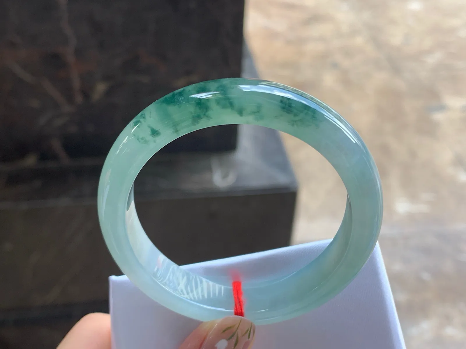52-12.3-7.8

糯冰飘花手镯^_^
水润 种水足 飘花浓郁